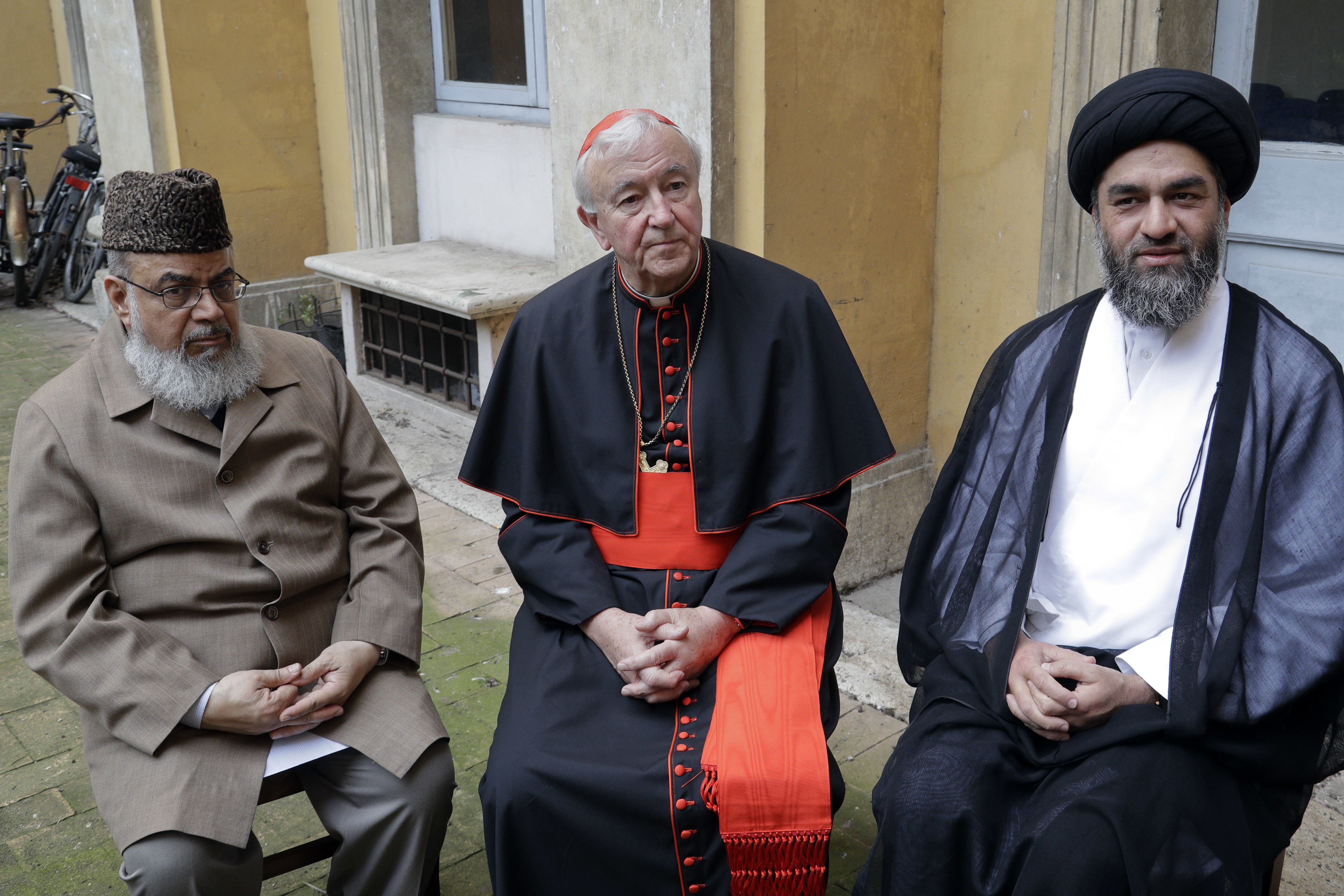 muhammad-shahid-raza-il-cardinale-vincent-nichols-e-ali-raza-rizvi-foto-ap