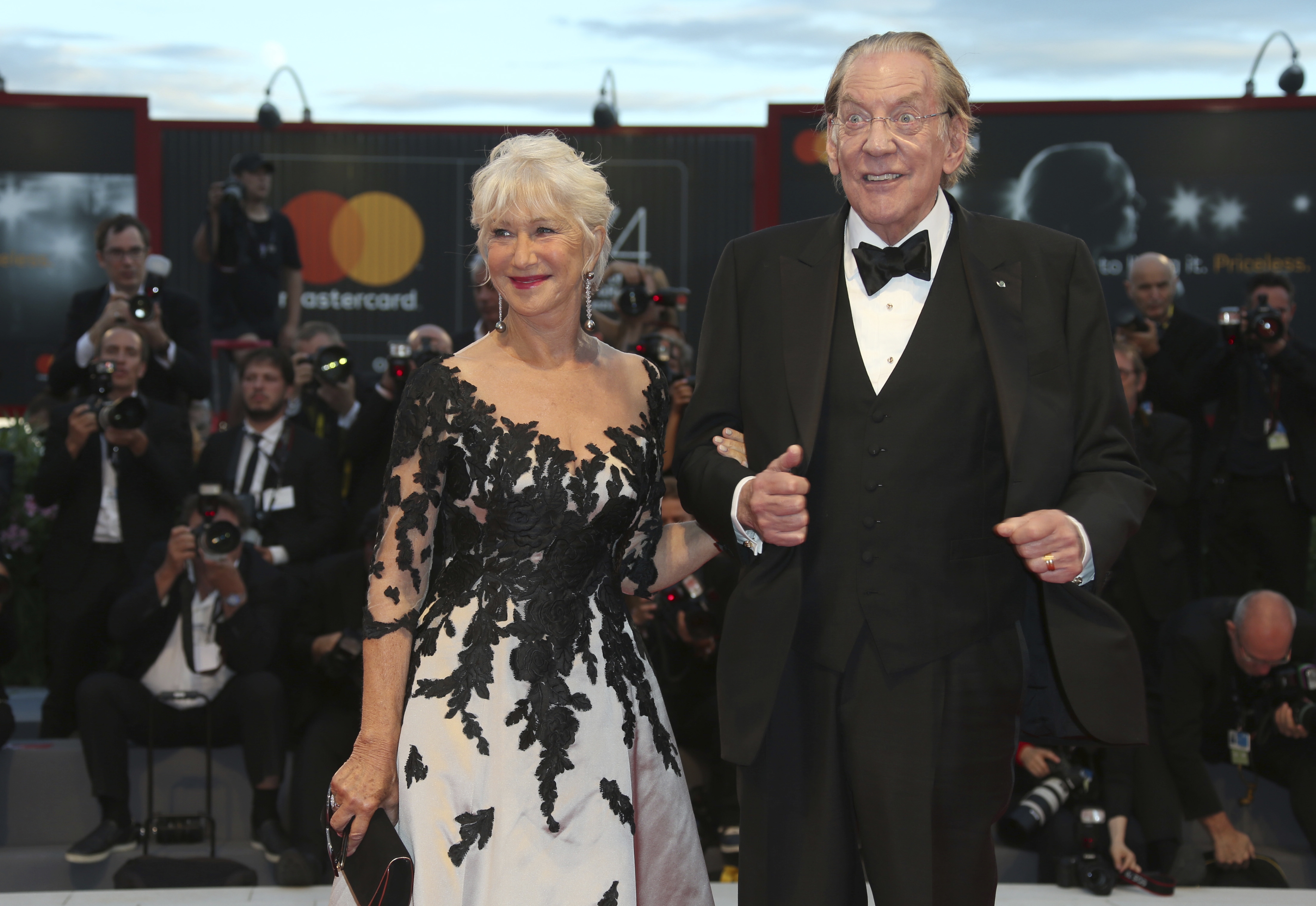 helen-mirren-e-donald-sutherland-foto-ap