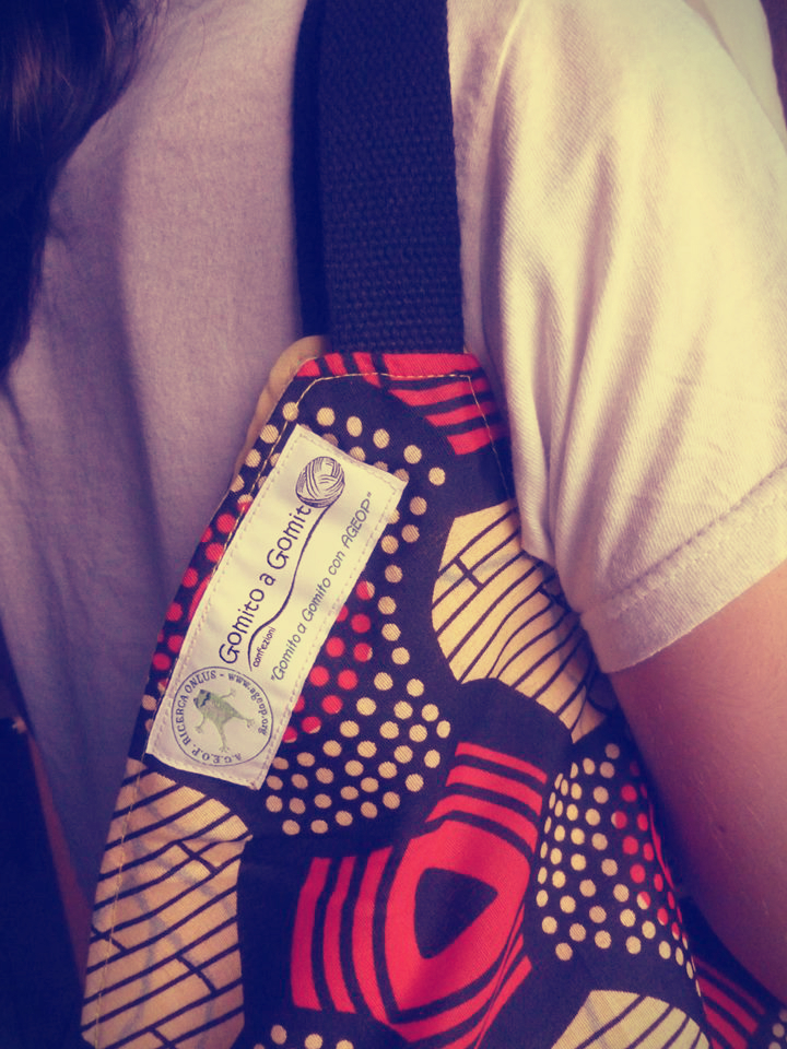 borsa-gomito a gomito