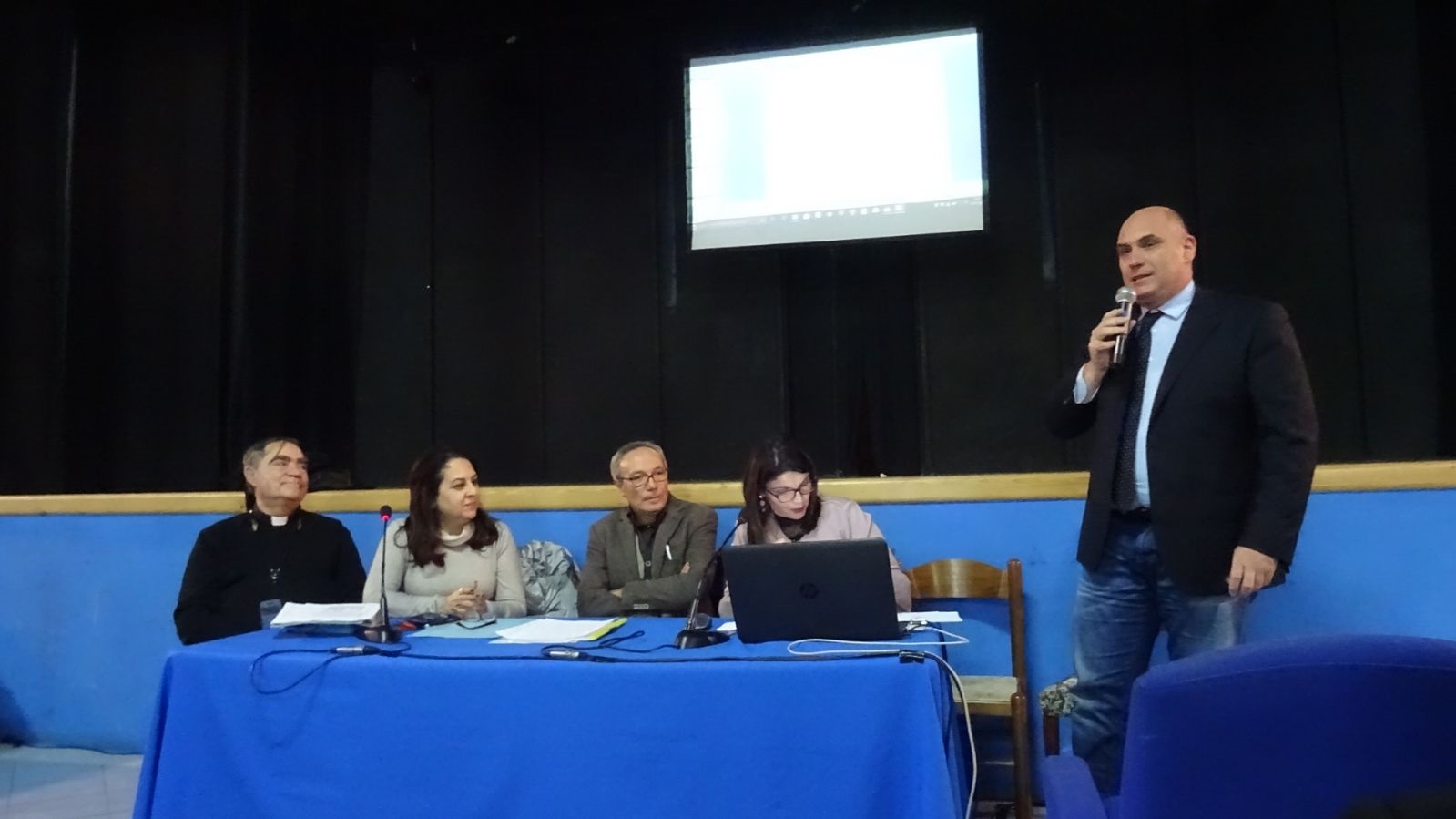 partecipanti-al-tavolo-per-le-poverta-di-ischia