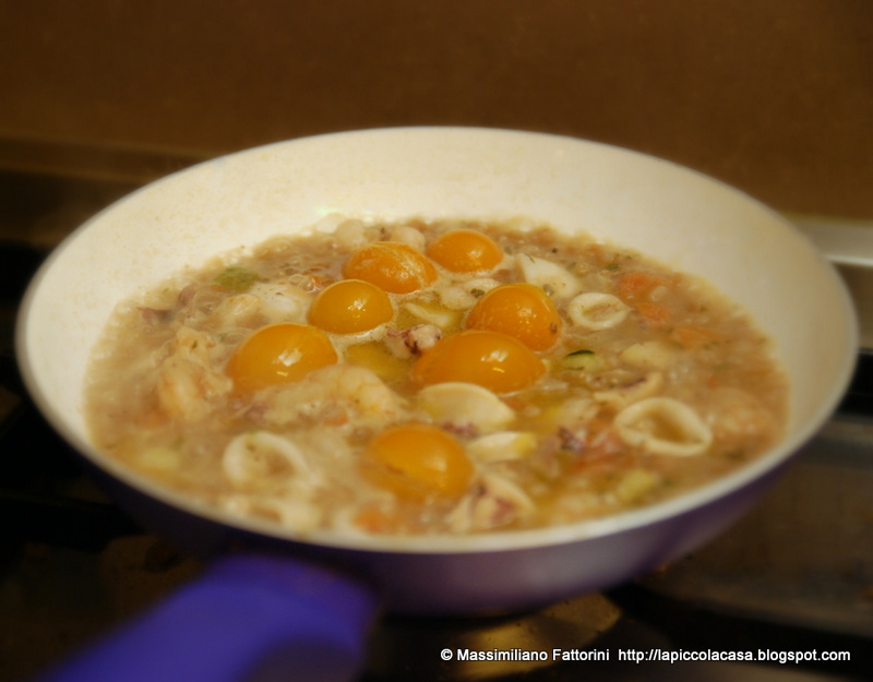 padella-orzo-frutti-di-mare-datterini-gialli-lime-garam-masala-0001