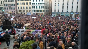 Manifestazione a Genova contro il decreto sicurezza