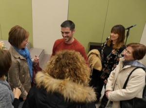 labbraccio-degli-spettatori-a-massimiliano-varrese-al-termine-del-dialogo