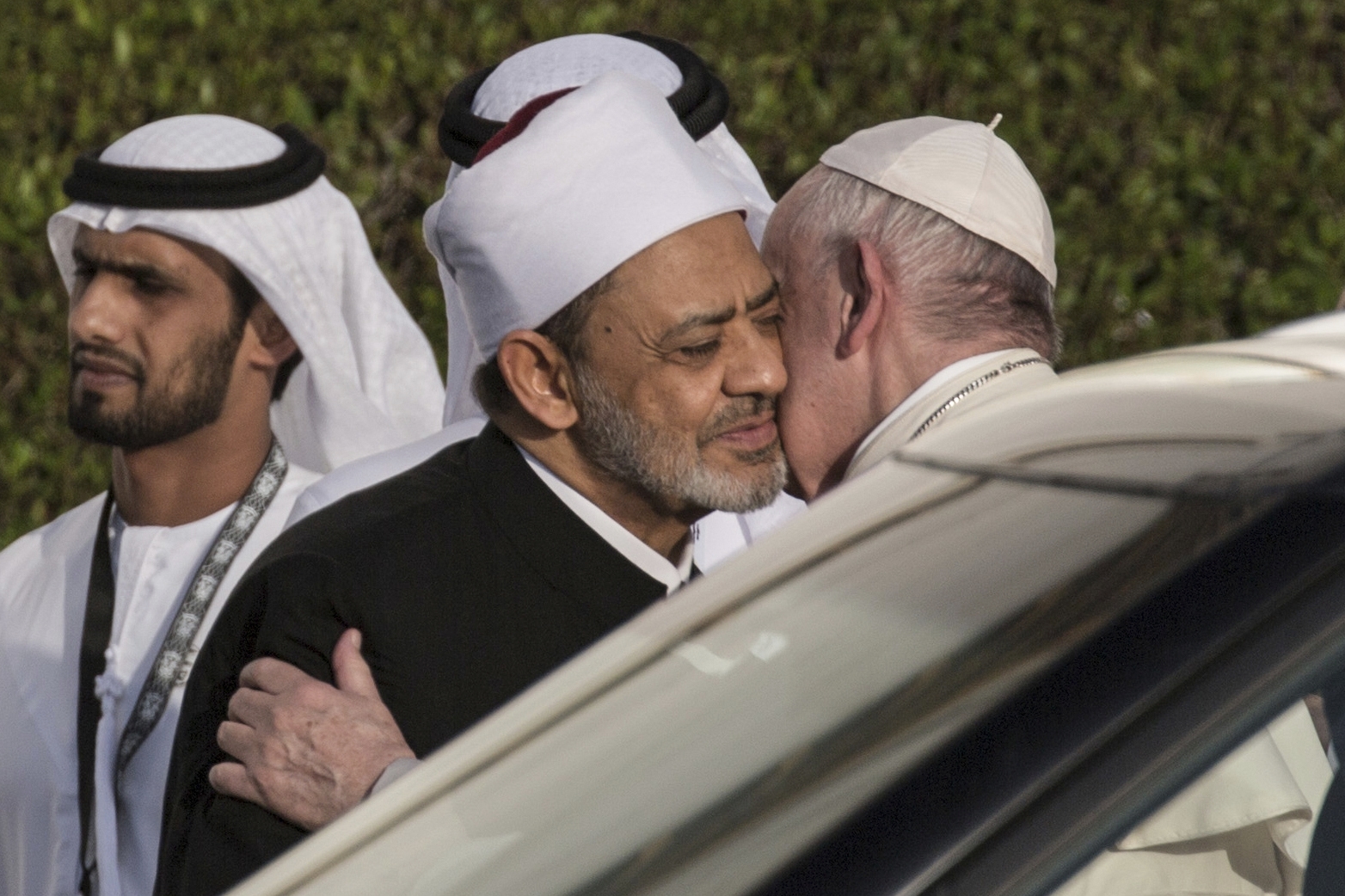 lo-sceicco-ahmed-al-tayeb-e-papa-francesco-foto-ap