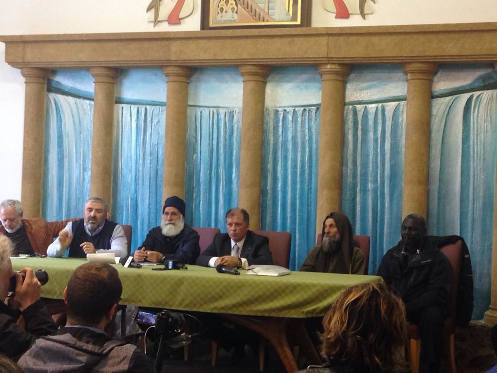 altra-foto-francesco-russo-che-ci-ha-fornito-la-sua-testimonianza-e-lultimo-a-sinistra-con-la-camicia-bianca