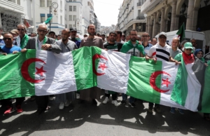 Algerians protesters call for radical change of the system