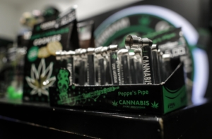 CANNABIS LIGHT IN 10MILA NEGOZI, LA PRIMA È ROMA