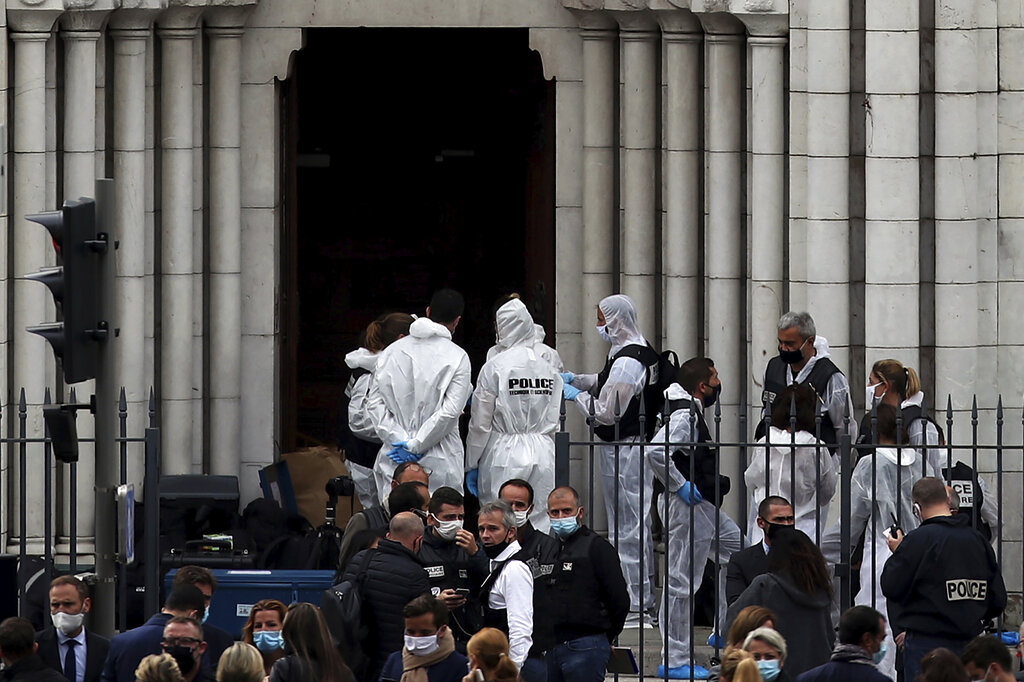 attacco-terroristico-in-chiesa-a-nizza-francia-foto-di-daniel-cole-per-ap