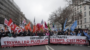 Francia, scioperi in massa contro la riforma delle pensioni