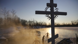 Epifania ortodossa in Russia: il battesimo nei ghiacci