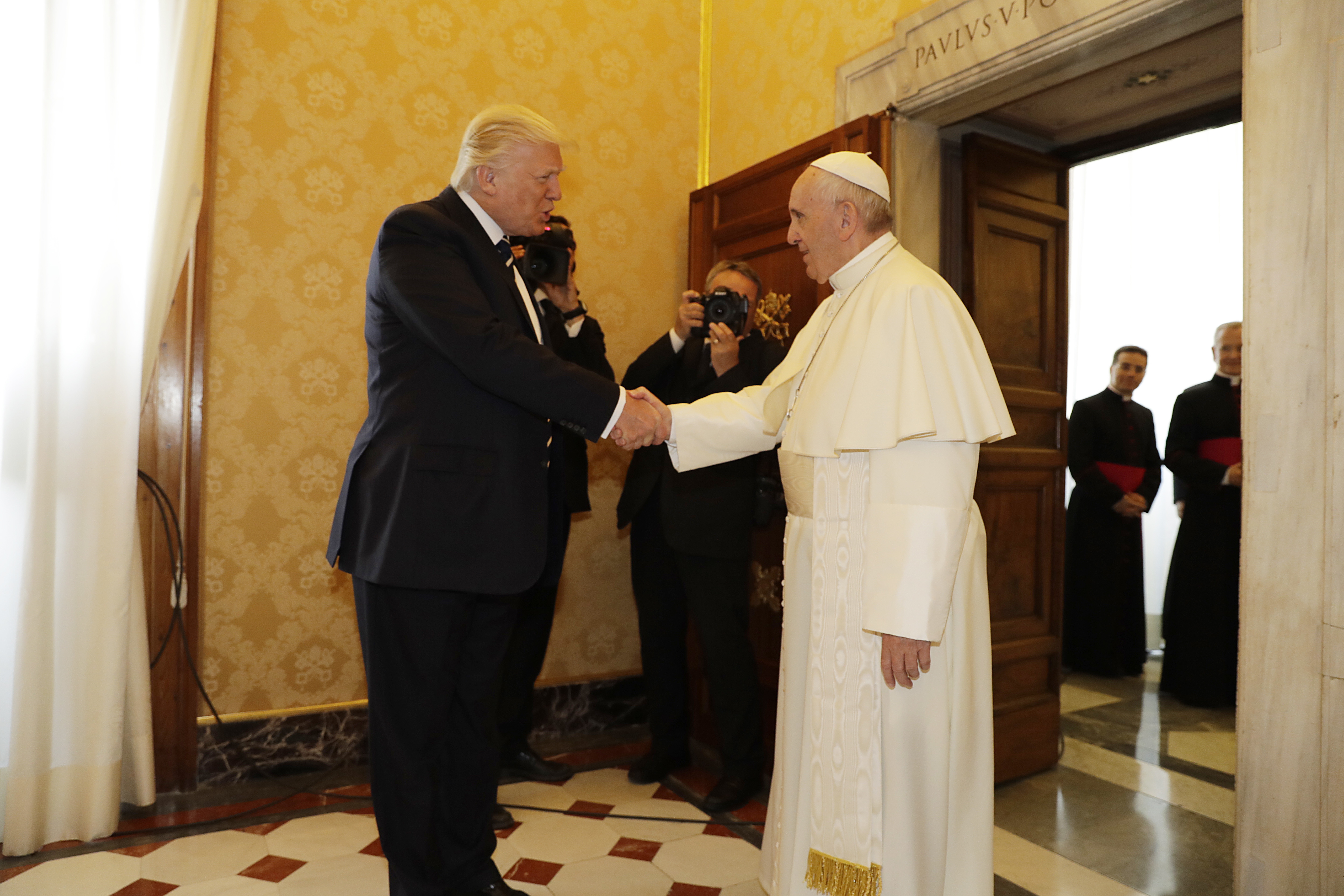 Papa Francesco e Donald Trump nel loro incontro in Vaticano (AP Photo/Evan Vucci, Pool)