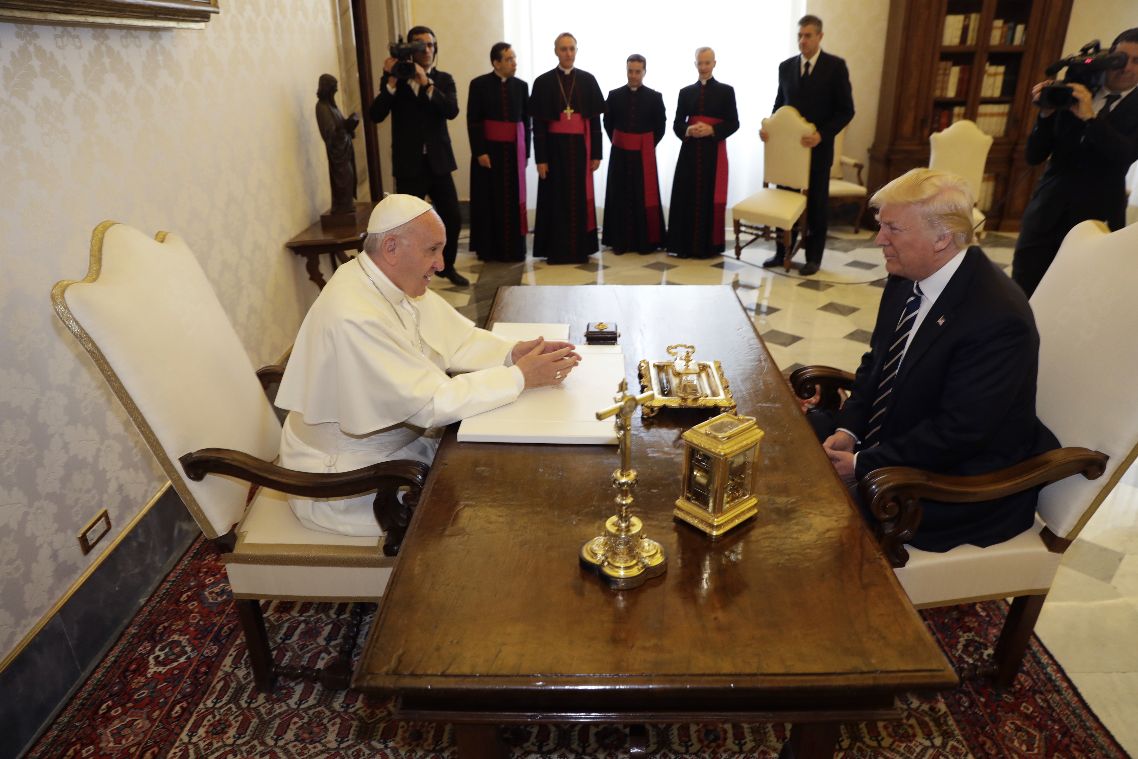 U.S. President Donald Trump, right, meets Pope Francis, Wednesday, May 24, 2017, at the Vatican. (AP Photo/Evan Vucci, Pool)