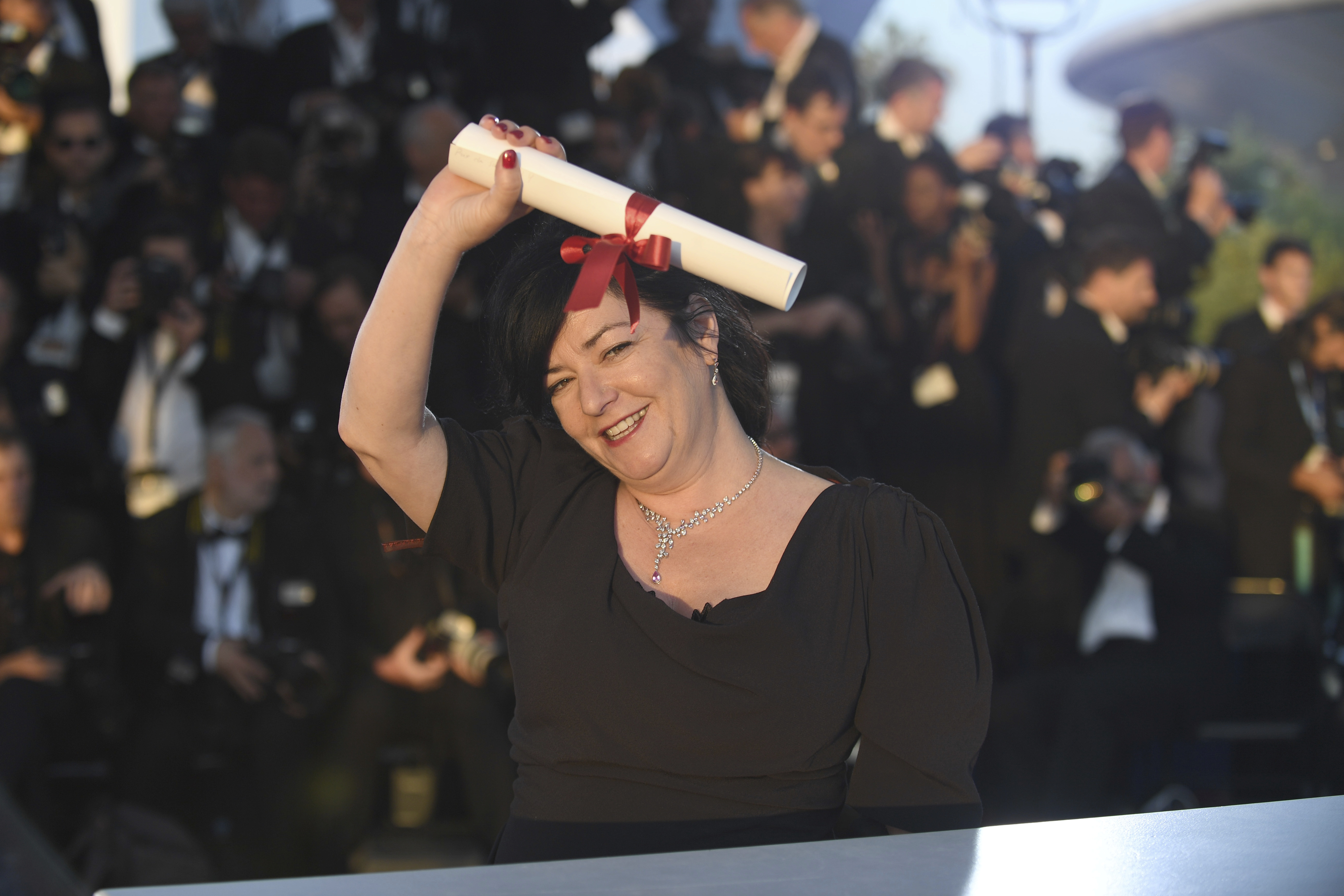 Directors Lynne Ramsay with her joint Best screenplay award for the film You Were Never Really Here poses for photographers during a photo call following the awards ceremony at the 70th international film festival, Cannes, southern France, Sunday, May 28, 2017. (Photo by Arthur Mola/Invision/AP)