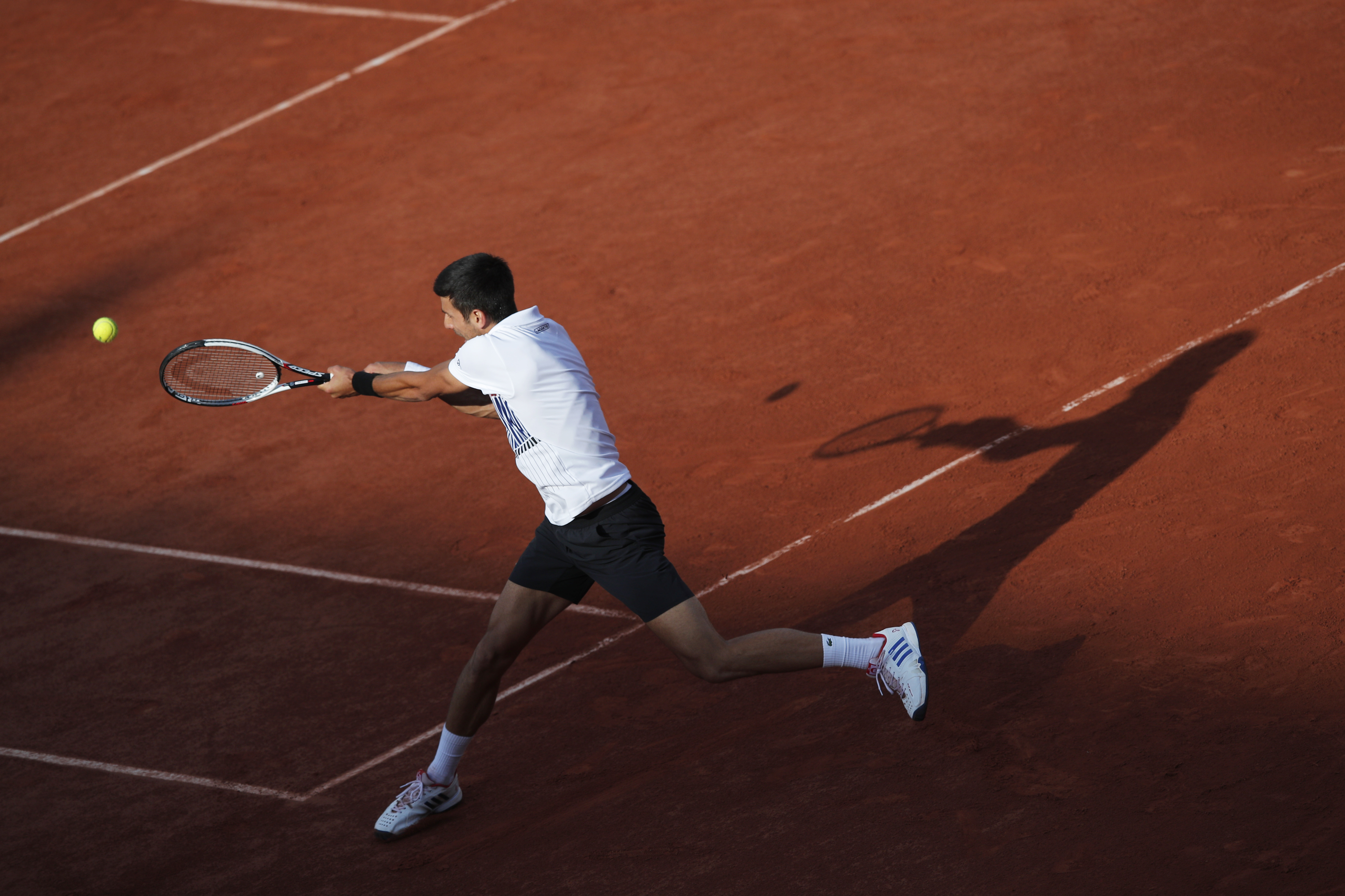 Serbia's Novak Djokovic plays a shot against Spain's Albert Ramos-Vinolas in their fourth round match of the French Open tennis tournament at the Roland Garros stadium, in Paris, France. Sunday, June 4, 2017. (AP Photo/Christophe Ena)