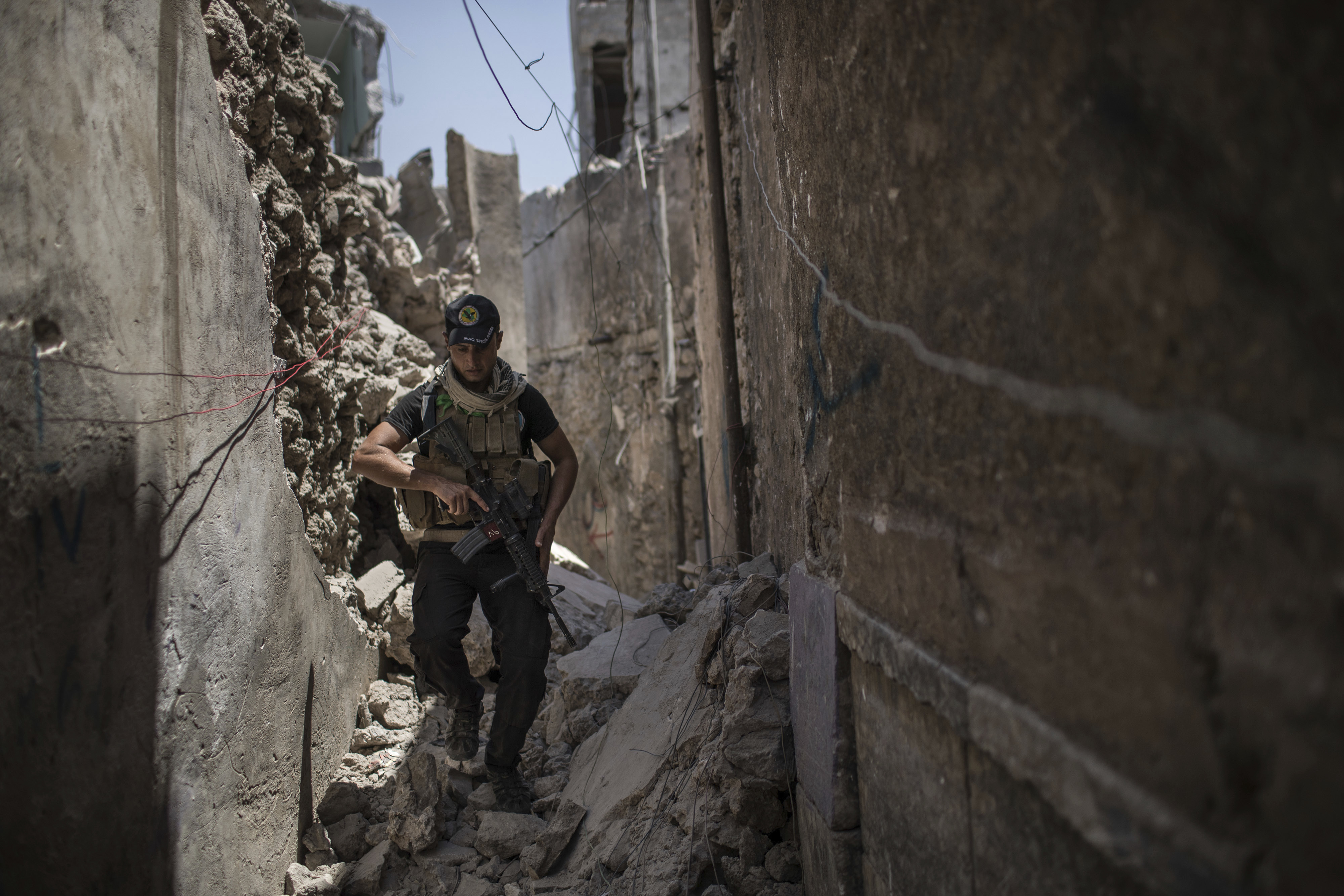 An Iraqi special forces soldier walks in an alley during fighting against Islamic State militants in the Old City of Mosul, Iraq, Tuesday, June 27, 2017. An Iraqi officer says counterattacks by Islamic State militants on the western edge of Mosul have stalled Iraqi forces' push in the Old City _ the last IS stronghold in the city. (AP Photo/Felipe Dana)