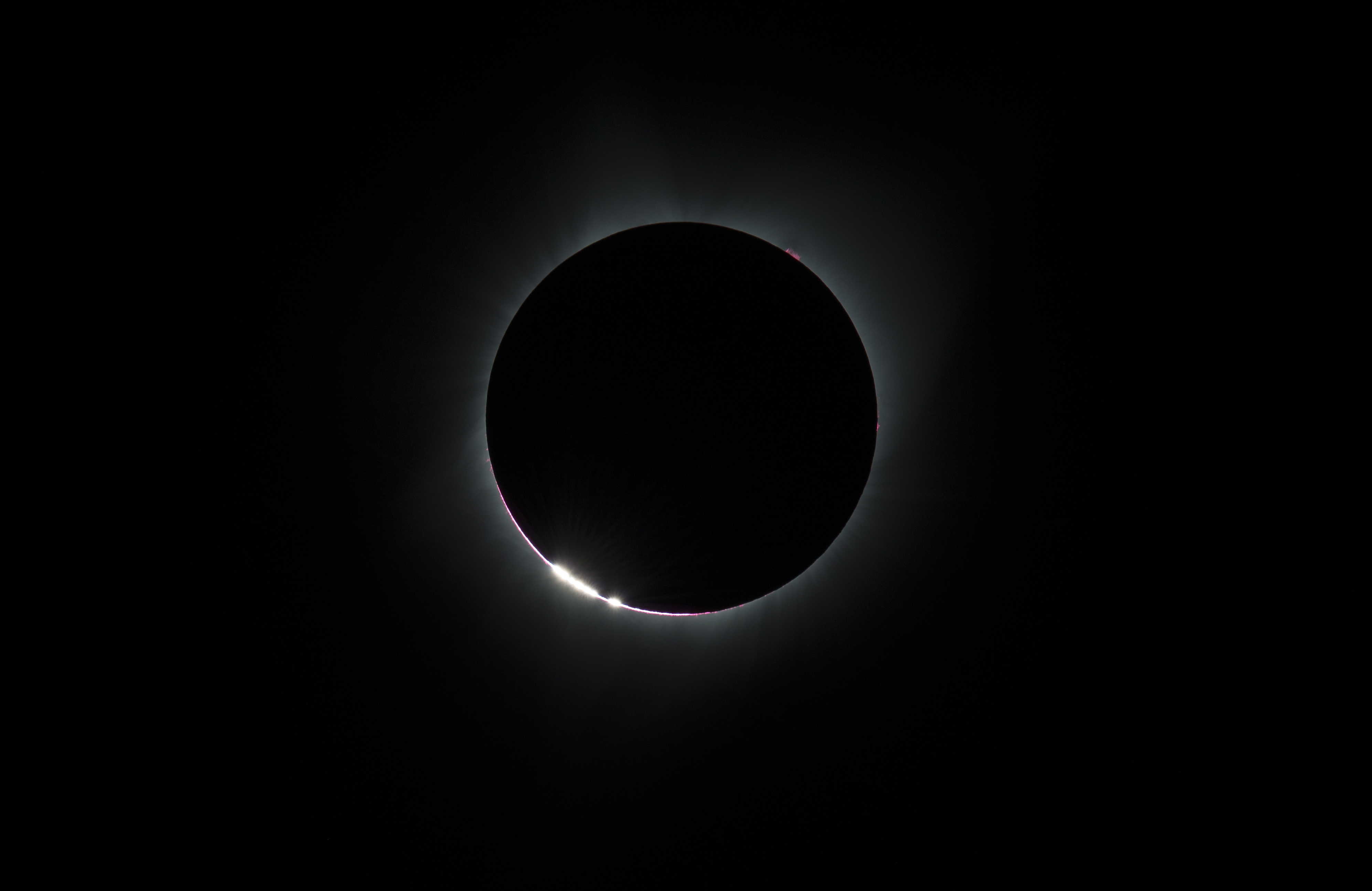 HANDOUT'- The Bailey's Beads effect is seen as the moon makes its final move over the sun during the total solar eclipse on Monday, August 21, 2017 above Madras, Oregon. A total solar eclipse swept across a narrow portion of the contiguous United States from Lincoln Beach, Oregon to Charleston, South Carolina. A partial solar eclipse was visible across the entire North American continent along with parts of South America, Africa, and Europe. Mandatory Credit: Aubrey Gemignani / NASA via CNP - NO WIRE'SERVICE - Photo by: Aubrey Gemignani/picture-alliance/dpa/AP Images