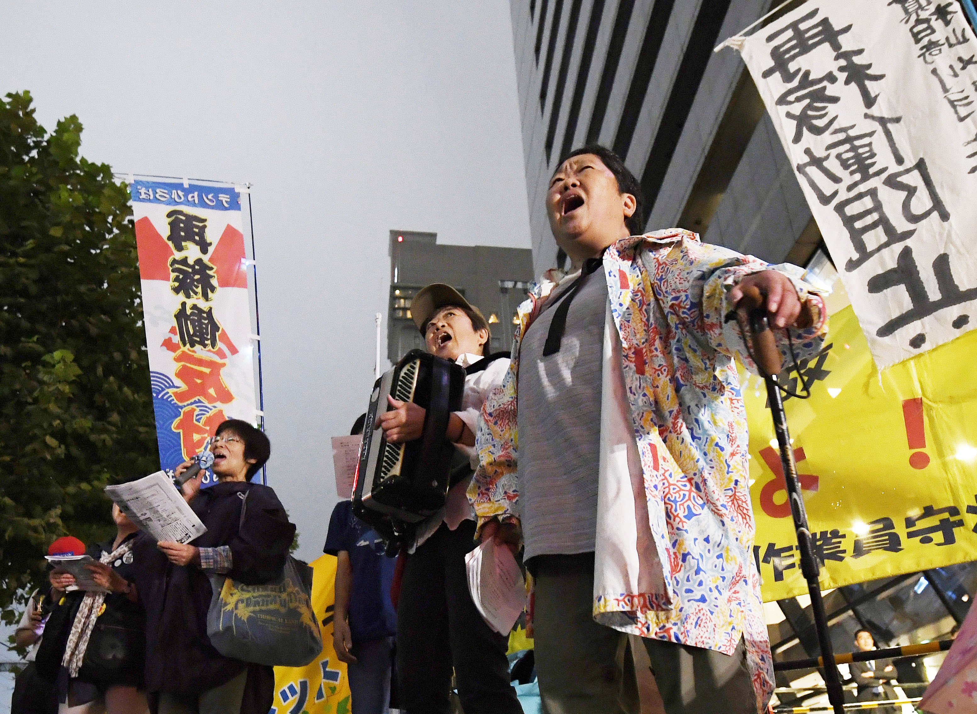 Proteste contro la riapertura di due reattori nucleari in Giappone
