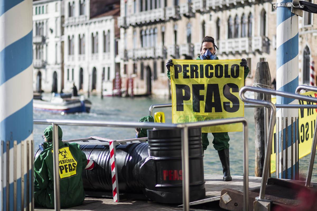 An handout picture provided by Greenpeace Italy press office shows a moment of the protest of Greenpeace activist today, Thursday, in Venice, Italy. Four activist, two men and two women, outside the headquarter of the Veneto Region at Balbi Palace protested against pollution from Pfas, stands for Perfluoroalkyl substances, affecting a large area of the Veneto region among the provinces of Vicenza, Verona and Padua. Venice, Italy, March 9, 2017. ANSA/ GREENPEACE ITALY PRESS OFFICE/ HO +++ ANSA PROVIDES ACCESS TO THIS HANDOUT PHOTO TO BE USED SOLELY TO ILLUSTRATE NEWS REPORTING OR COMMENTARY ON THE FACTS OR EVENTS DEPICTED IN THIS IMAGE; NO ARCHIVING; NO LICENSING +++