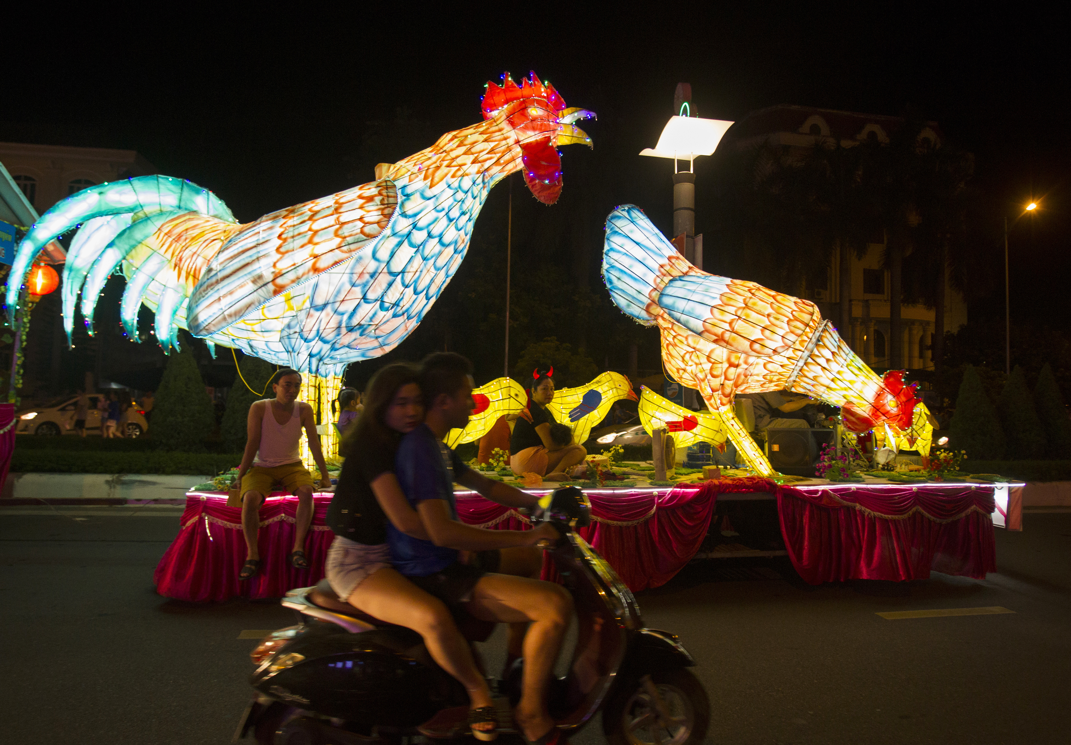 Chicken lanterns parade through the streets to celebrate the Mid-Autumn, or Moon festival in Tuyen Quang city, Vietnam, Monday, Oct. 2, 2017. (AP Photo/Hau Dinh)