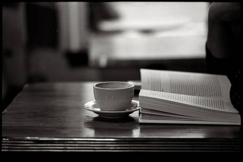 Libro con caffè