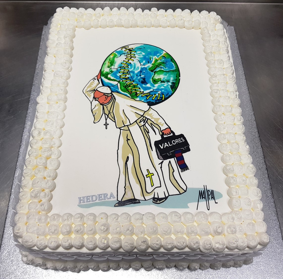 La torta per gli 81 anni del papa