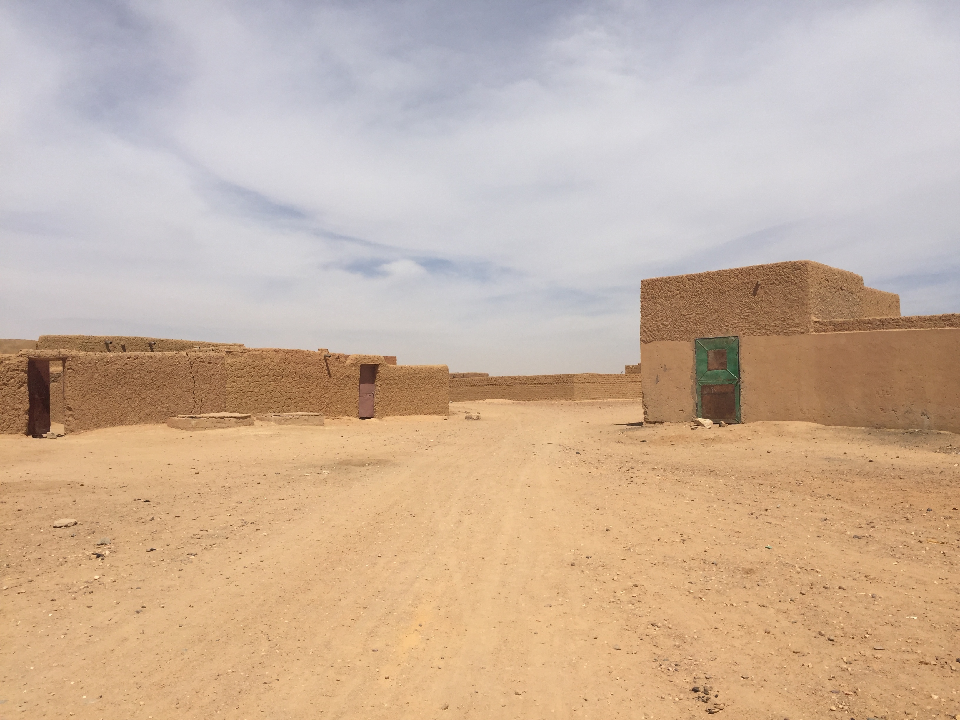 An empty street in Agadez, Niger, 27 October 2017. Ever since Niger has forbidden the smuggling of people through the Sahara, many coyotes have gone underground. African migrants wait in the inhumane conditions of ghettos in order to continue their journey to Libya. Photo by: Kristin Palitza/picture-alliance/dpa/AP Images