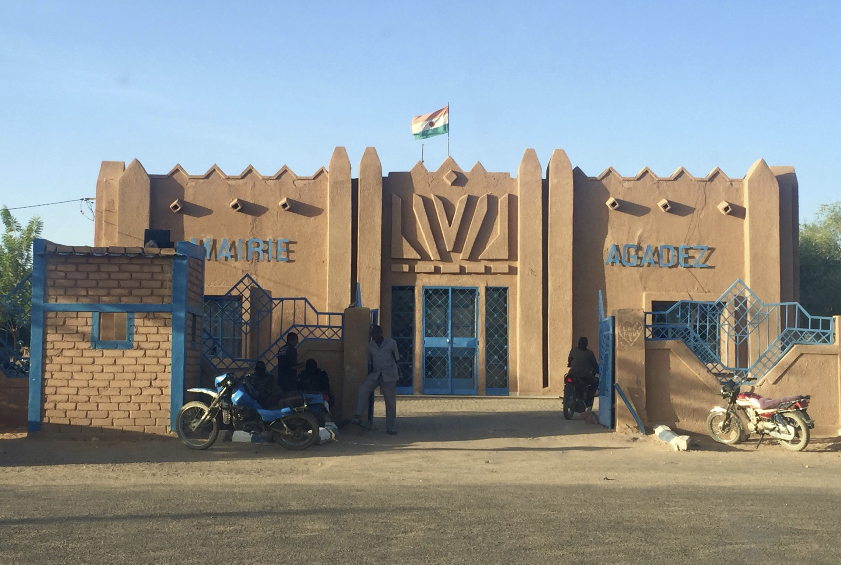 The town hall of Agadez, the Niger city at the border to the Sahara in Agadez, Niger, 25 October 2017. Local politicians work to prevent migrants from being smuggled through the desert. Photo by: Kristin Palitza/picture-alliance/dpa/AP Images