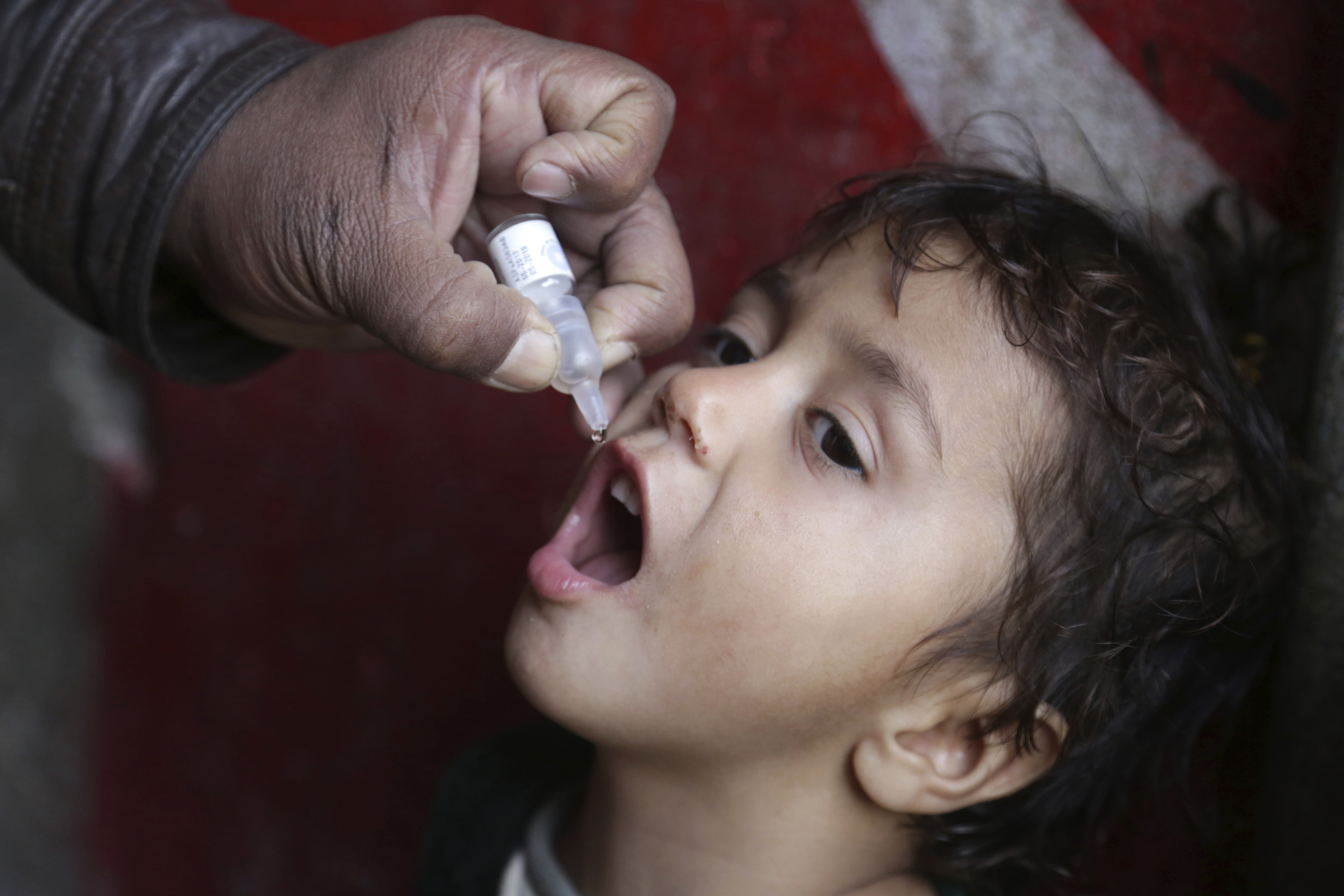 Vaccinazioni antipolio in Pakistan nonostante le mainacce talebane