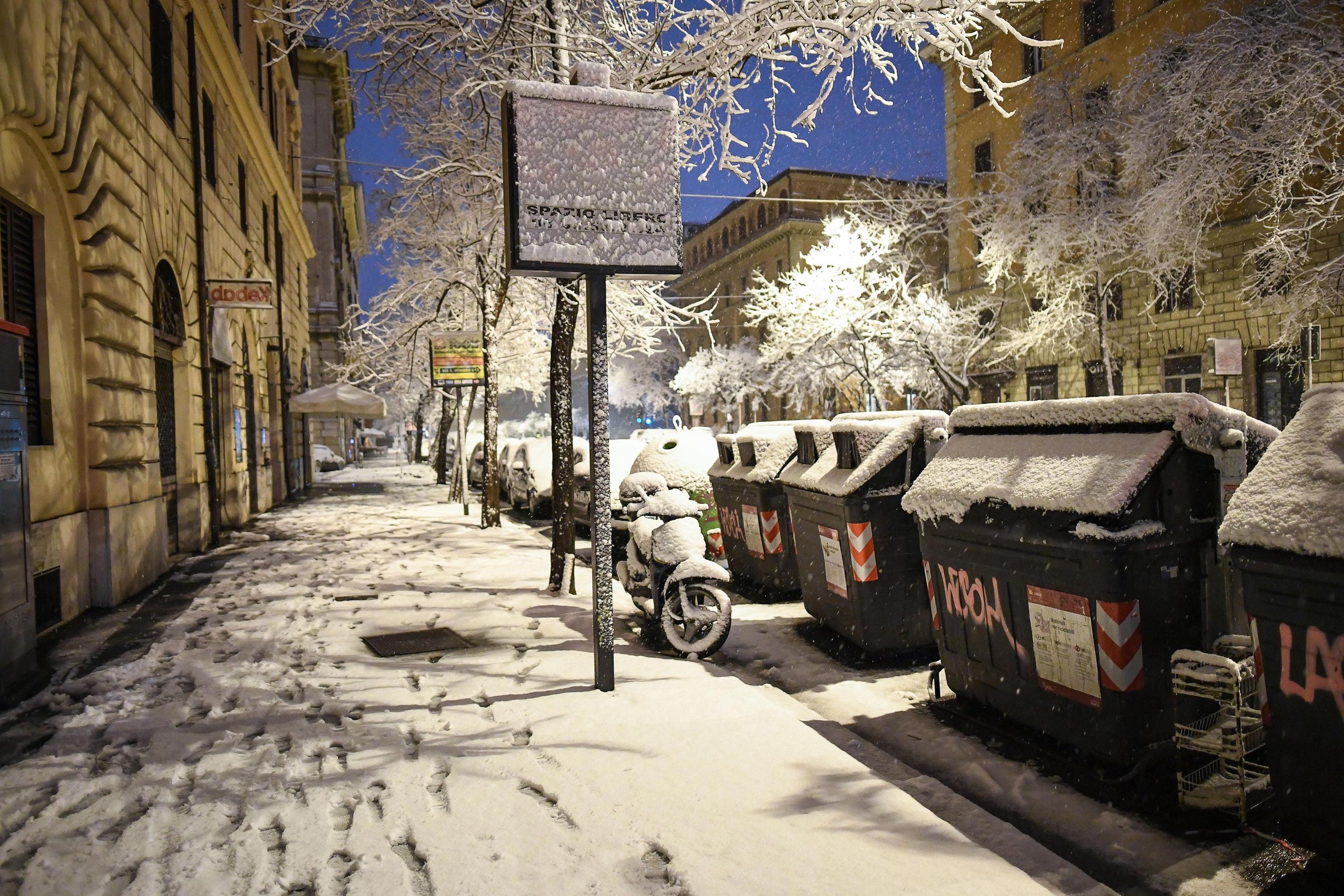 Nevicata allalba nella Capitale, Roma, 26 febbraio 2018.
ANSA/ALESSANDRO DI MEO
