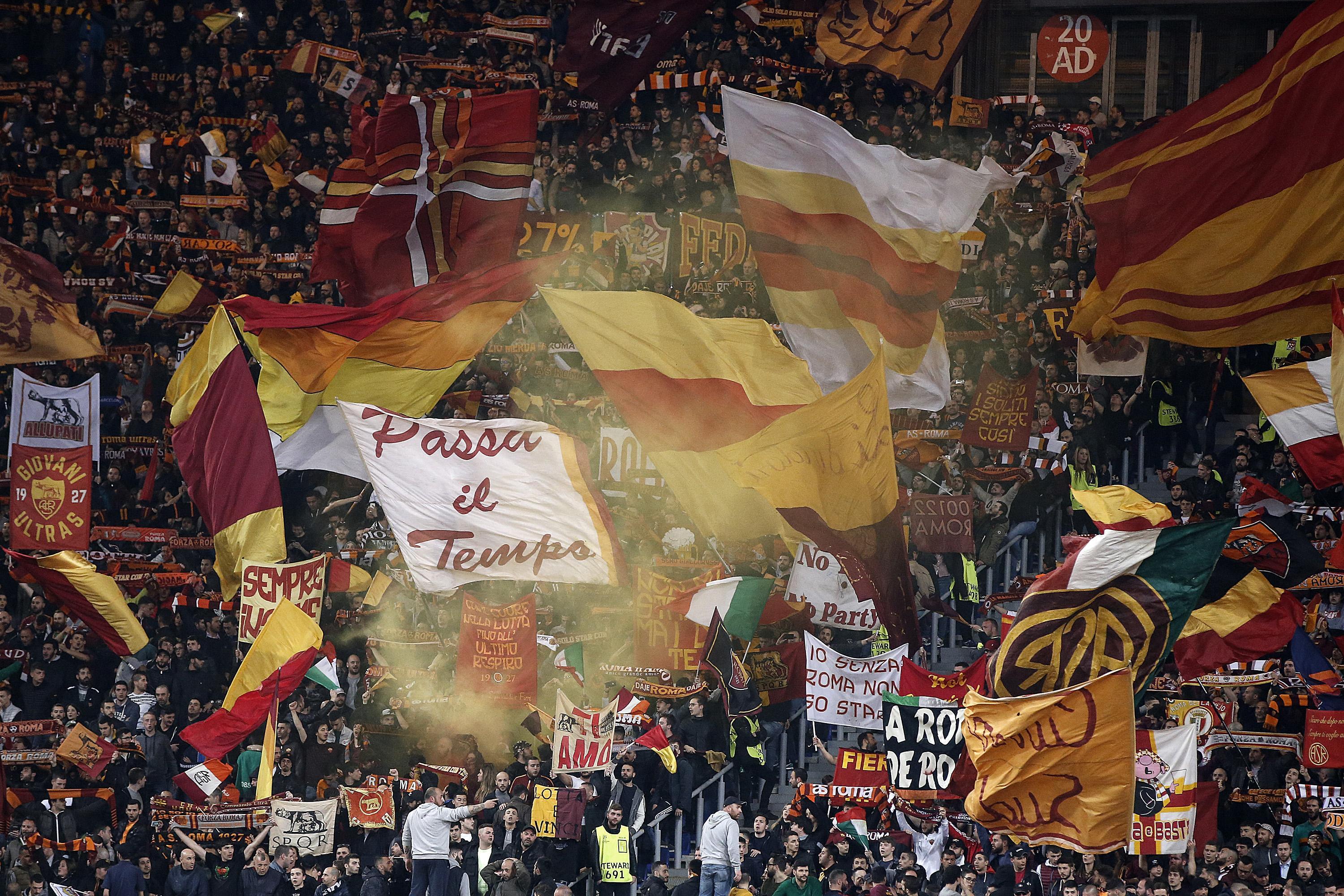AS Roma's supporters during Champions League quarter-final second leg soccer match between AS Roma and FC Barcelona at the Olimpico Stadium, Rome, Italy, 10 April 2018. ANSA/RICCARDO ANTIMIANI