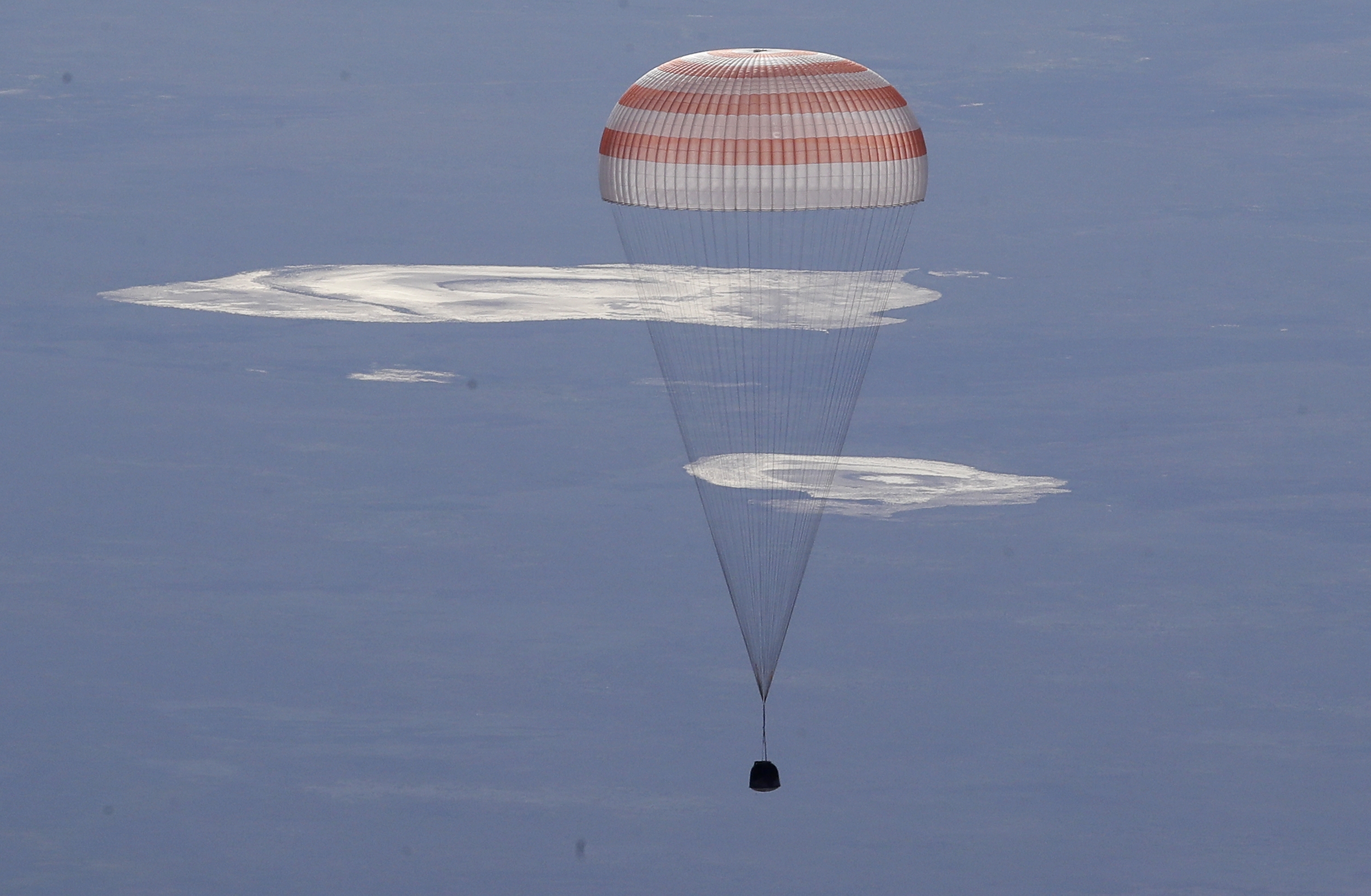A Russian Soyuz MS-07 space capsule descends about 150 km (90 miles) south-east of the Kazakh town of Zhezkazgan,  Kazakhstan, Sunday, June 3, 2018. A Soyuz space capsule with Russian cosmonaut Anton Shkaplerov,  U.S. astronaut Scott Tingle and Japanese astronaut Norishige Kanai, returning from a mission to the International Space Station landed safely on Sunday on the steppes of Kazakhstan. (AP Photo/Dmitri Lovetsky, pool)