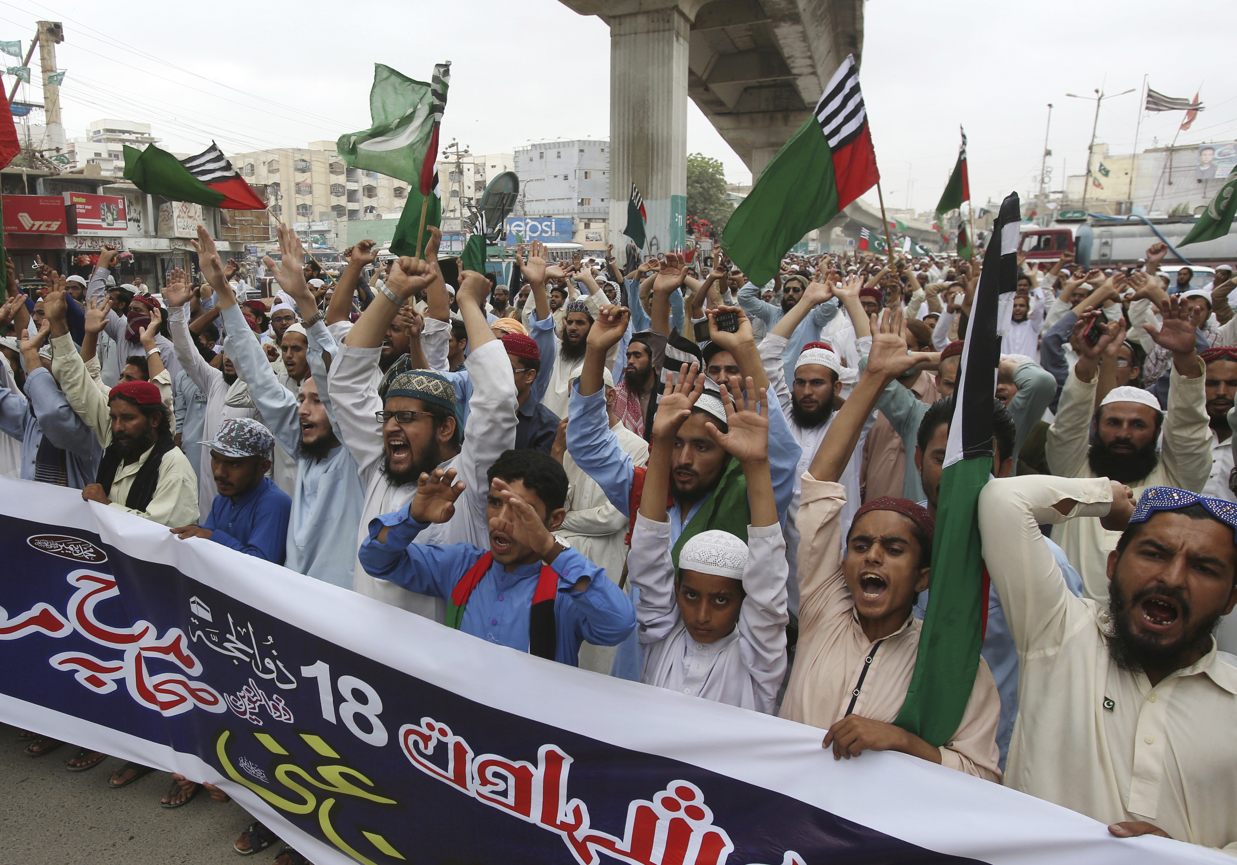 Pakistani protesters demonstrate to condemn the planned anti-Islam cartoon contest, in Karachi, Pakistan, Thursday, Aug. 30, 2018. Thousands of hard-line Islamists angered over a far-right Dutch lawmaker's plans to hold a Prophet Muhammad cartoon contest marched toward Pakistan's capital. (AP Photo/Fareed Khan)