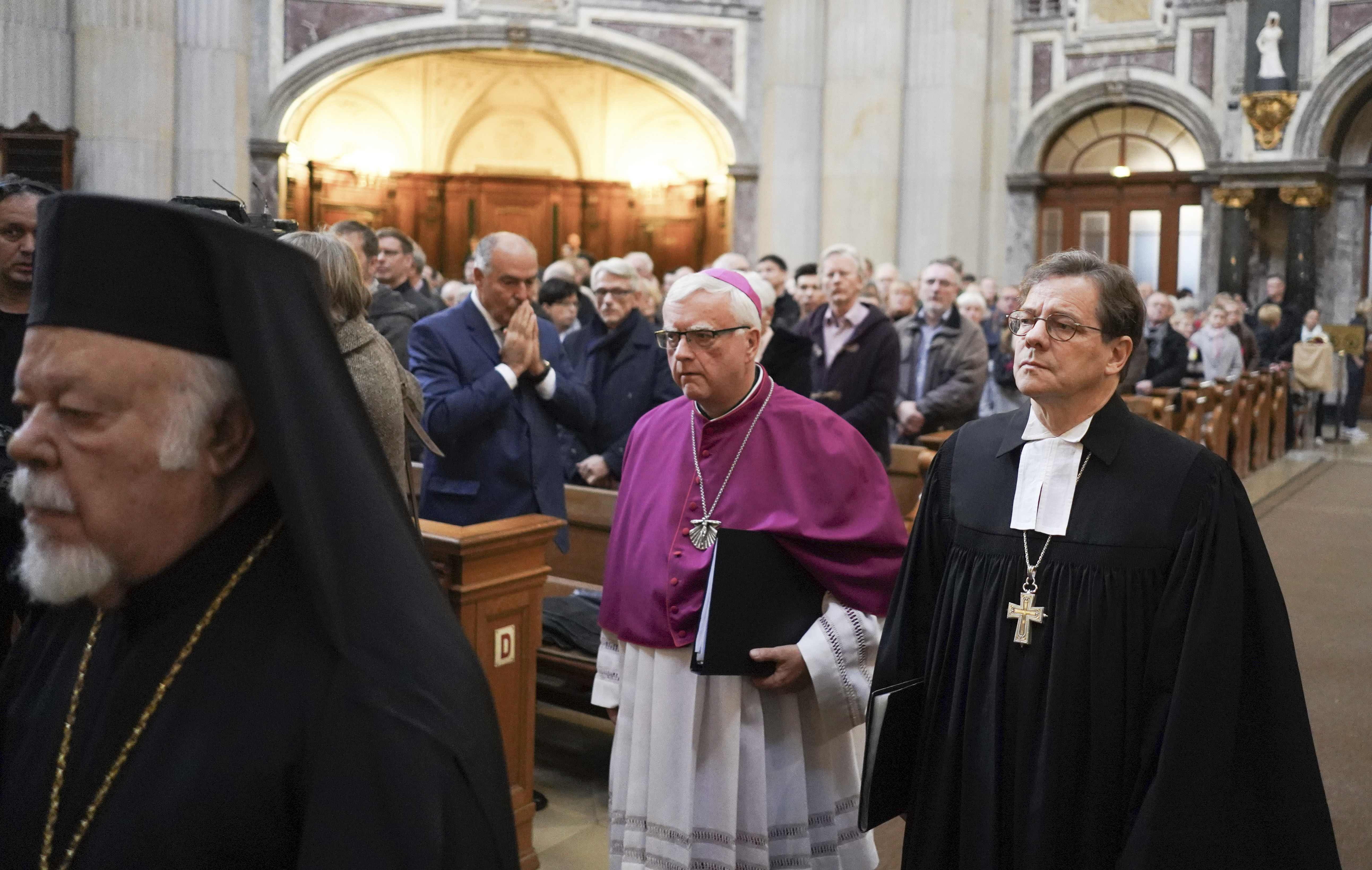 11 November 2018, Berlin: Archbishop Heiner Koch (2nd from left) and Bishop Markus Dr'ge (r) move into the Berlin Cathedral during an ecumenical service commemorating the end of the First World War. The service is organized by the Evangelical Church in Germany (EKD), the German Bishops' Conference (DBK), the Evangelical Church Berlin-Brandenburg-Schlesische Oberlausitz (EKBO) and the Archdiocese of Berlin. Photo by: J'rg Carstensen/picture-alliance/dpa/AP Images