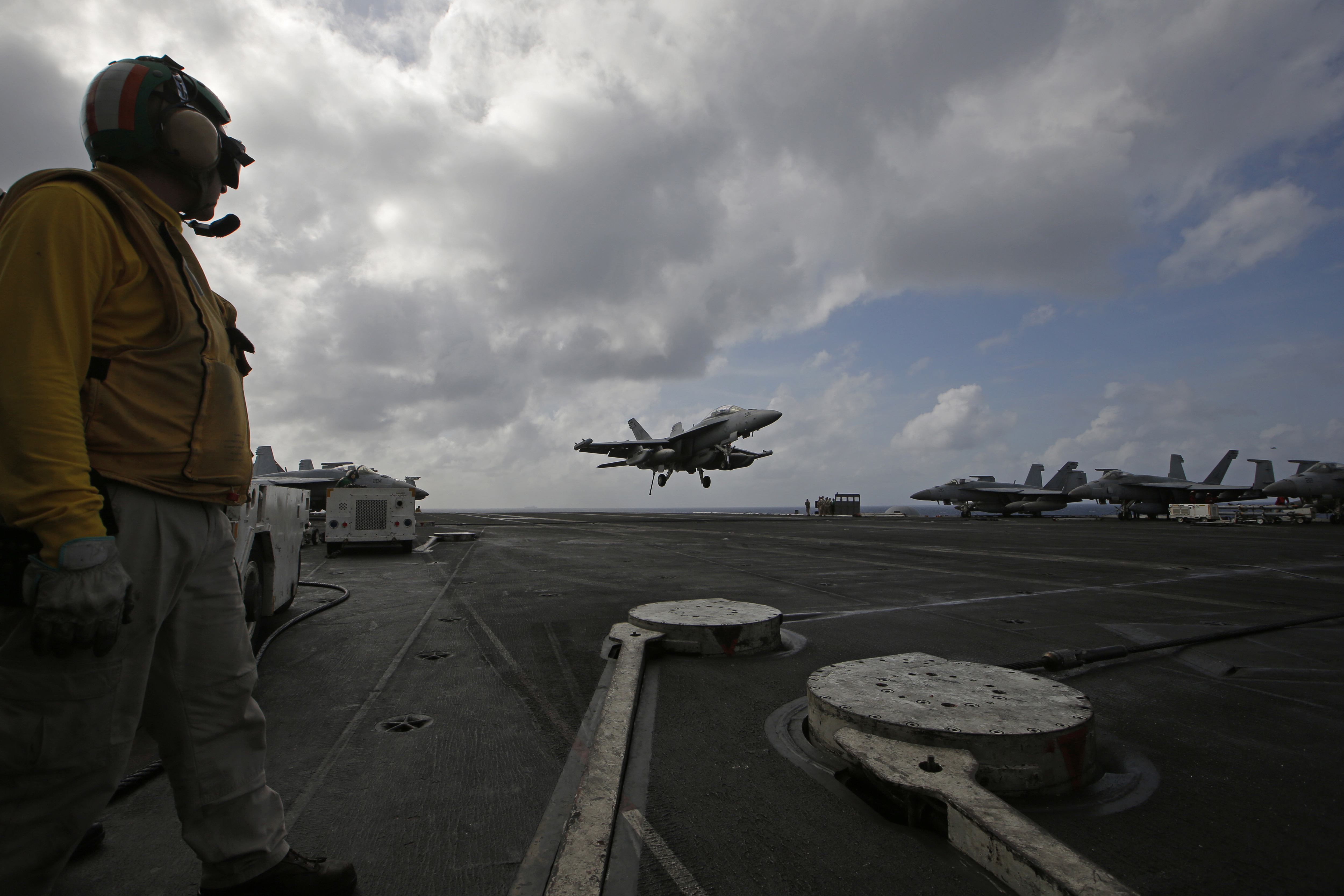 An F/A-18 Super Hornet fighter jet lands on the deck of the U.S. Navy USS Ronald Reagan in the South China Sea, Tuesday, Nov. 20, 2018. China is allowing USS Reagan and its battle group to make a port call in Hong Kong after it earlier turned down a similar request amid tensions with Washington. (AP Photo/Kin Cheung)