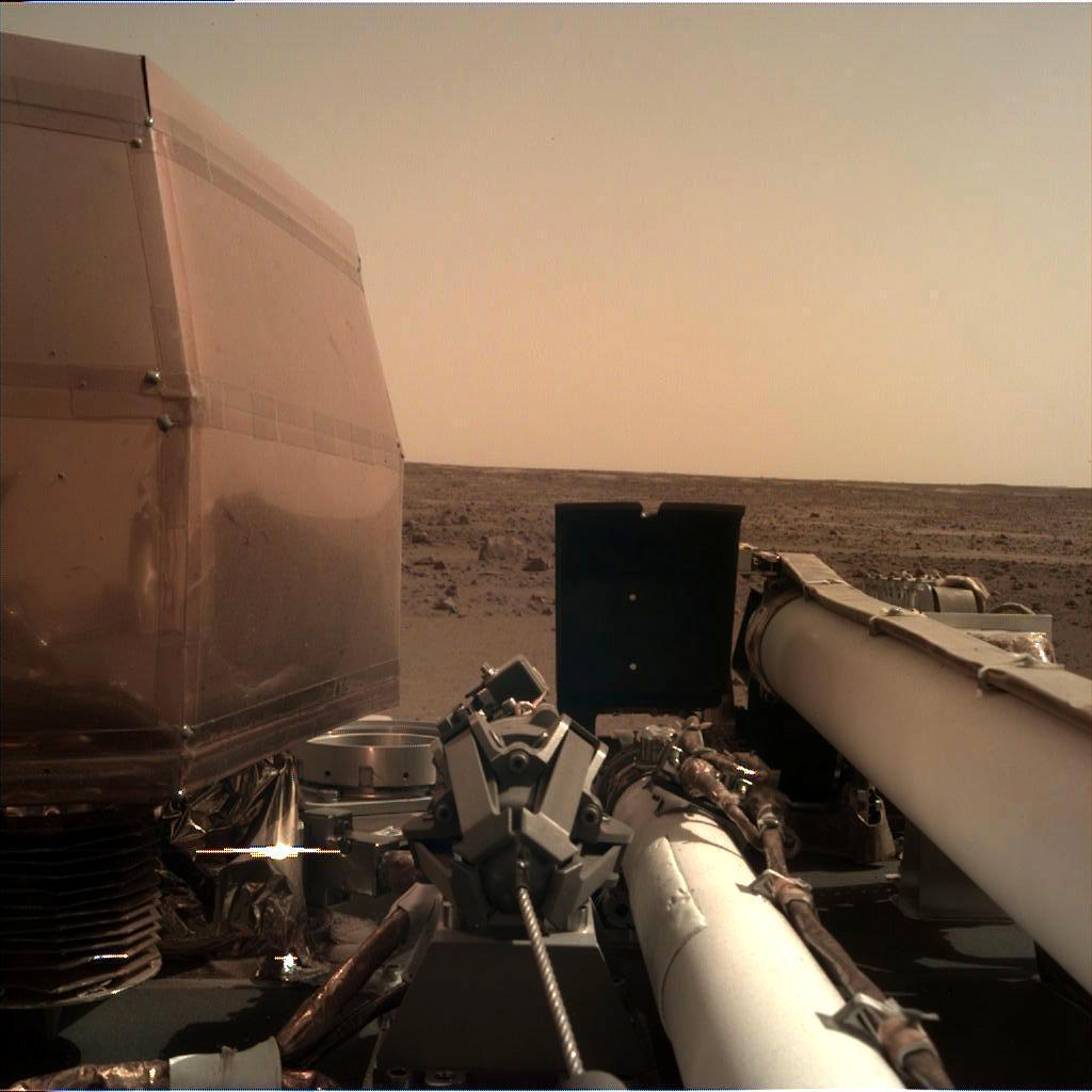 epa07192379 A handout photo made available by NASA late 26 November 2018, made with the Instrument Deployment Camera (IDC), located on the robotic arm of NASA's InSight lander, that took this picture off the Martian surface on 26 November 2018, the same day the spacecraft touched down on the Red Planet. The camera's transparent dust cover is still on in this image, to prevent particulates kicked up during landing from settling on the camera's lens. This image was relayed from InSight to Earth via NASA's Odyssey spacecraft, currently orbiting Mars.  EPA/NASA HANDOUT  HANDOUT EDITORIAL USE ONLY