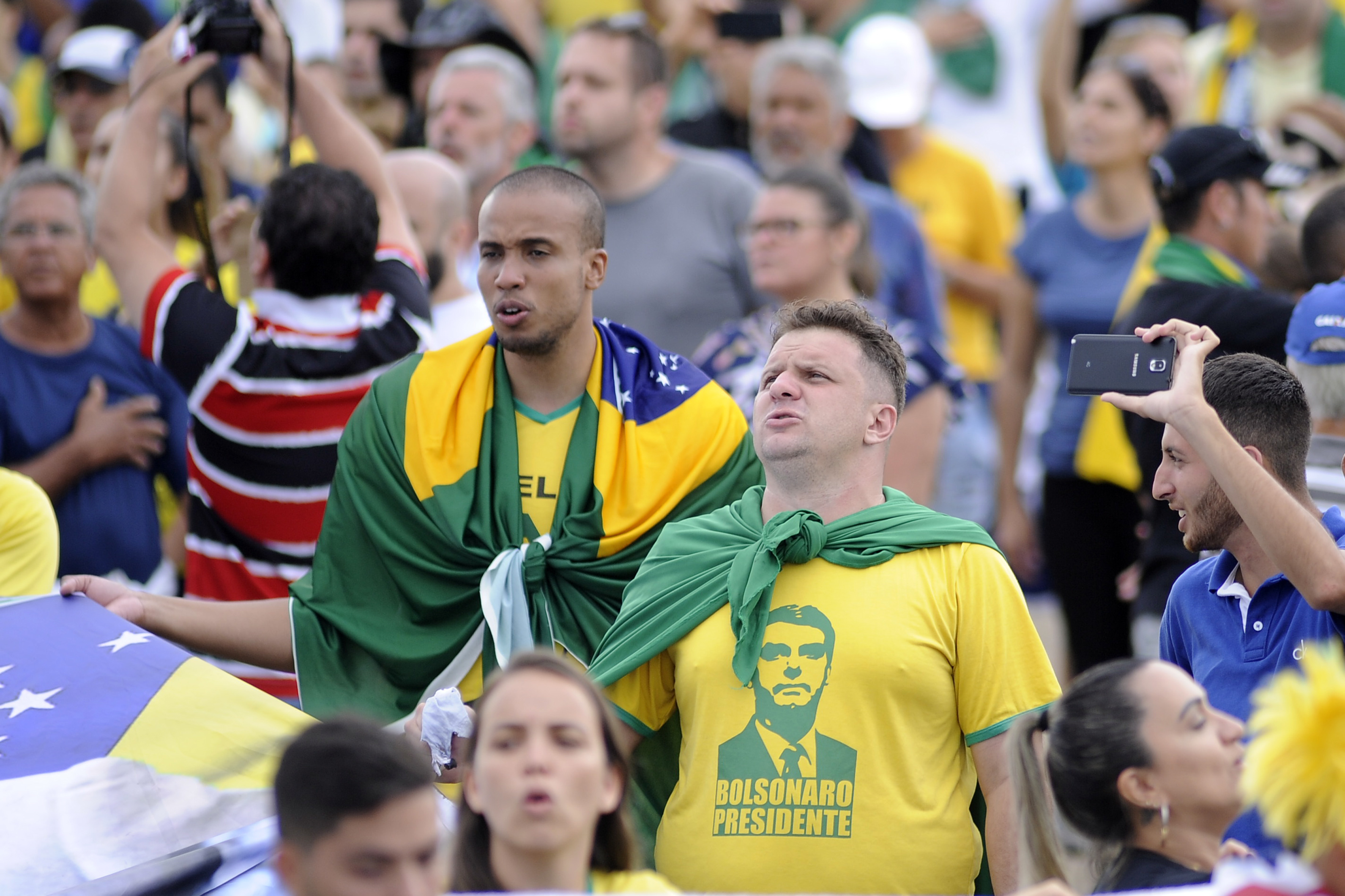 01 January 2019, Brazil, Brasilia: People take part in the inauguration of President designate Jair Messias Bolsonaro. 500,000 visitors were expected at the inauguration. More than 3000 policemen and soldiers are to provide security. Air defence missiles and fighter jets are also ready for action. Photo by: Alan Morici/picture-alliance/dpa/AP Images