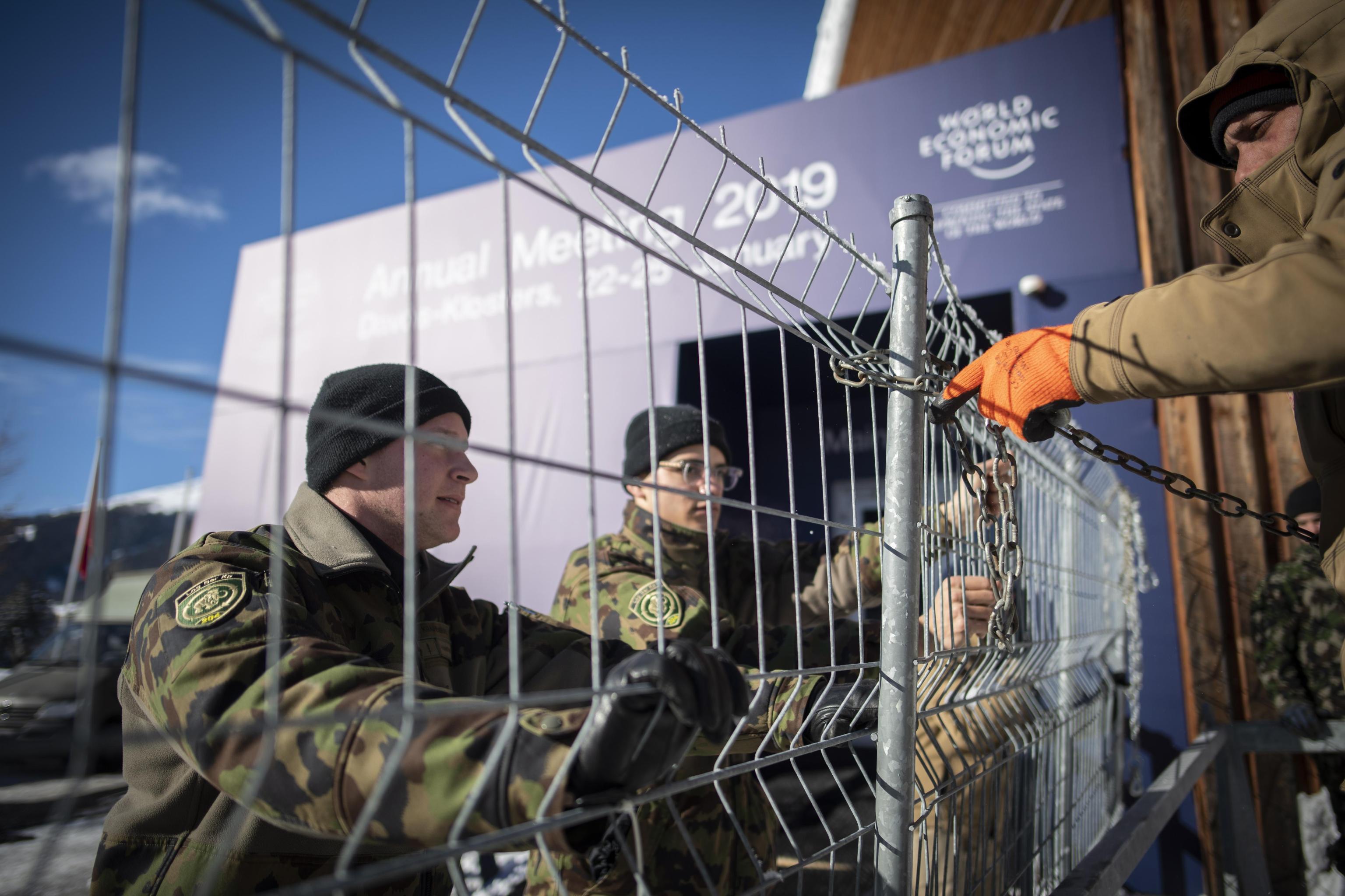 epa07302673 Soldiers set up fences in front of the congress centre, prior the 49th annual meeting of the World Economic Forum WEF 2019 in Davos, Switzerland, 20 January 2019. The meeting brings together enterpreneurs, scientists, chief executive and political leaders in Davos from 22 to 25 January.  EPA/GIAN EHRENZELLER