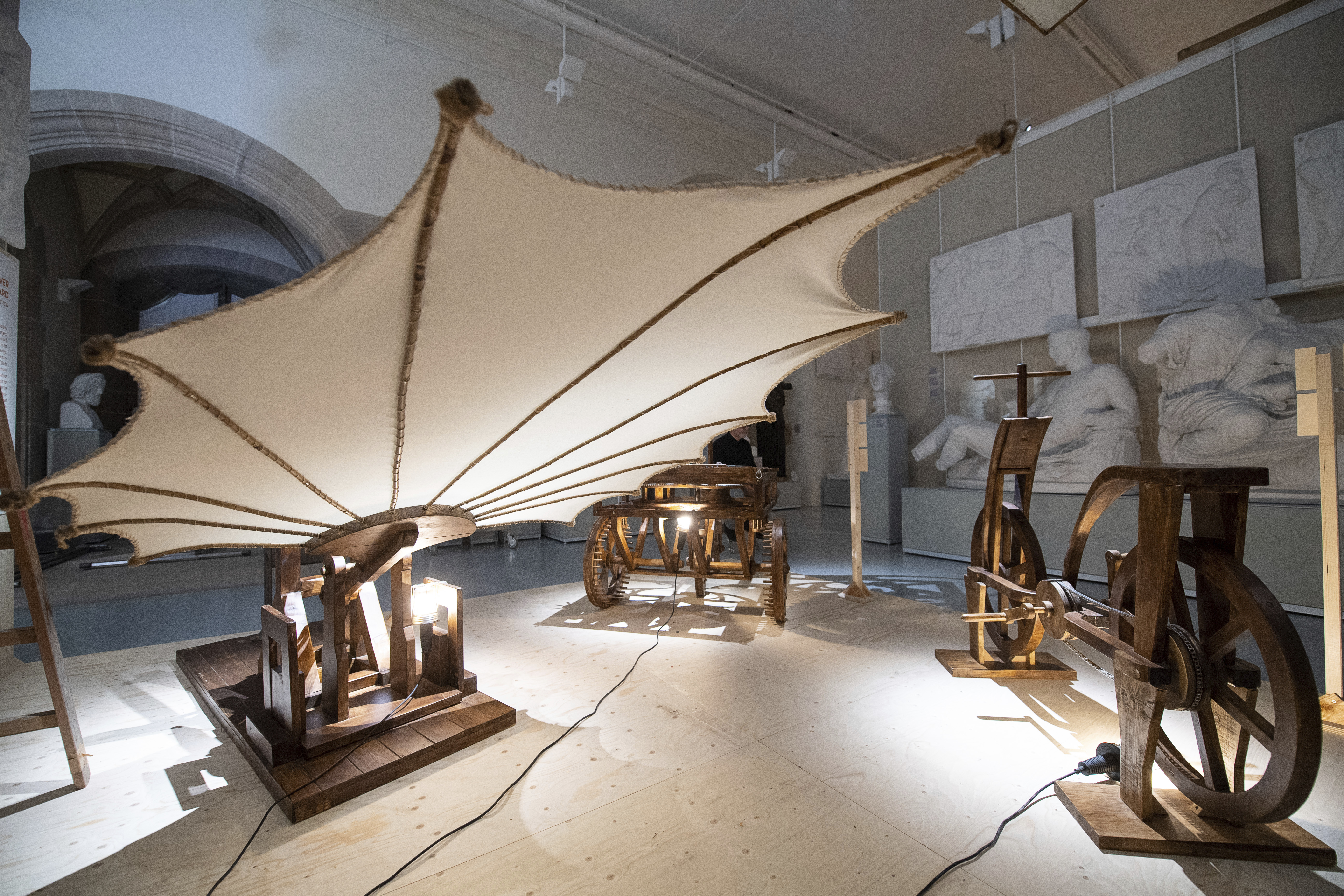 29 April 2019, Baden-Wuerttemberg, T'bingen: Replicas of da Vinci's machines are on display during a press tour of the exhibition 