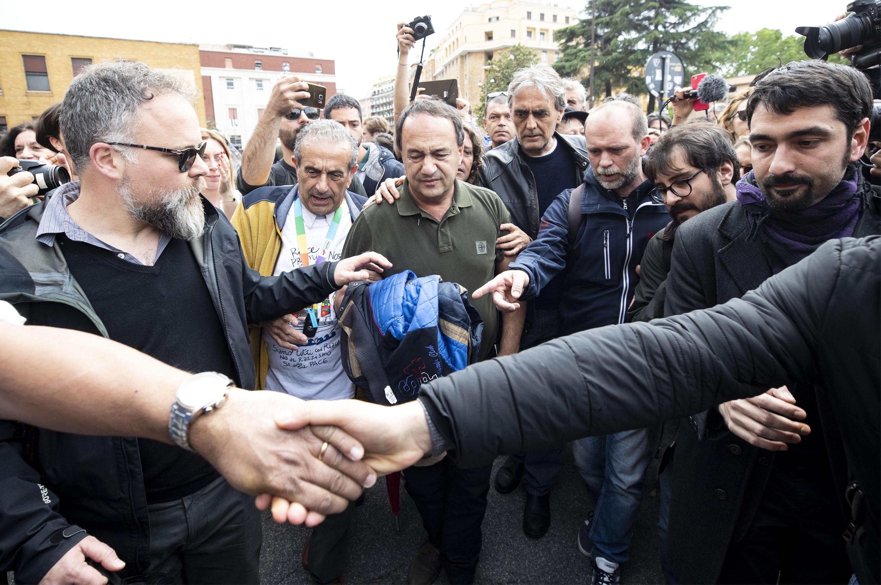 L'ex sindaco di Riace Mimmo Lucano arriva alla Sapienza, Roma, 13 maggio 2019
ANSA/MASSIMO PERCOSSI