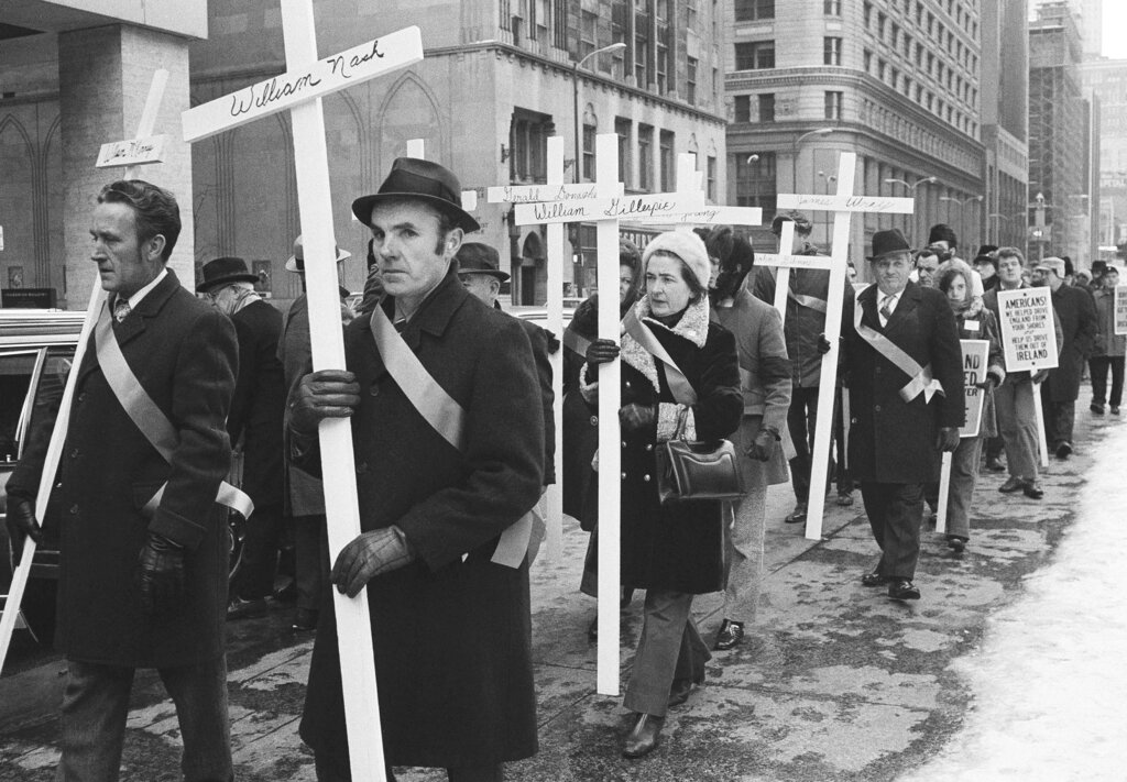 Sympathizers to the thirteen persons killed in confrontations between British troops and Londonderry, Ireland residents hold a thirteen-minute silent vigil in Chicagos Civic Center plaza, Feb. 5, 1972.  (AP Photo/Edward Kitch)
