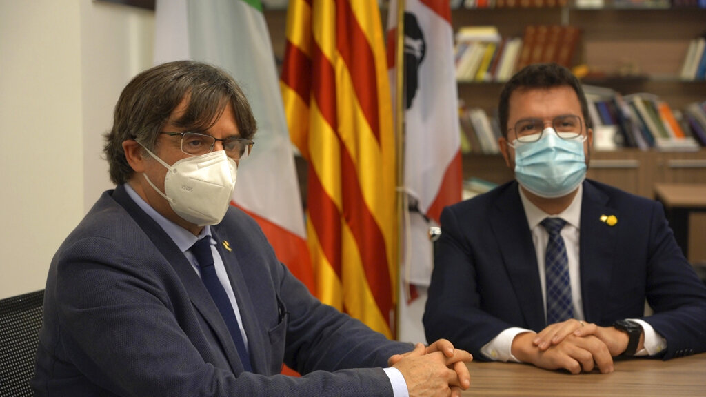 Catalan separatist leader Carles Puigdemont, left, meets with Catalonia’s president Pere Aragones, in the Sardinian city of Alghero, Italy, Saturday, Sept. 25, 2021, a day after a judge freed him from jail pending a hearing on his extradition to Spain, where the political firebrand is wanted for sedition. (AP Photo/Andrea Rosa)