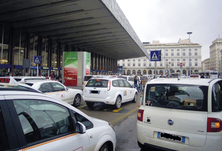 Una stazione taxi a Roma