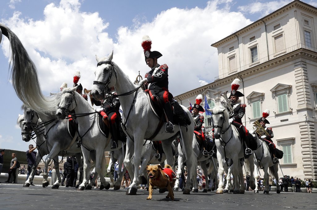 Horse-mounted Carabinieri officers perform the changing of the guard, prior to the swearing-in ceremony for Italy's new government at Rome's Quirinale Presidential Palace, Friday, June 1, 2018. (AP Photo/Gregorio Borgia)