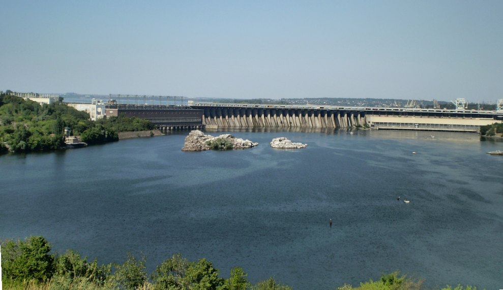Dnieper Hydroelectric Station, wiev from Khortytsya (A1 - Opera propria - wikipedia)