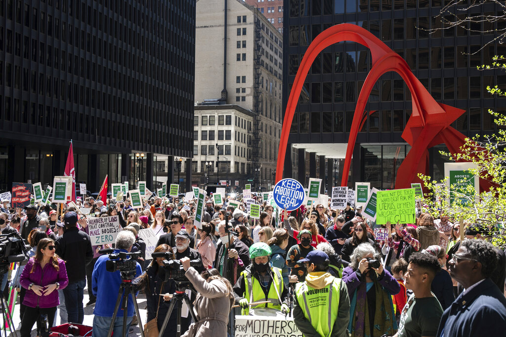 Thousands attend an abortion-rights rally at Federal Plaza in the Loop, Saturday, May 7, 2022, in Chicago. (Pat Nabong/Chicago Sun-Times via AP)