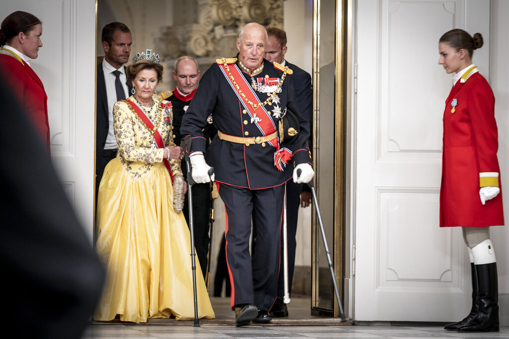King Harald V and Queen Sonja of Norway arrive to the gala banquet at Christiansborg Palace in Copenhagen Sunday, Sept. 11, 2022. Scaled-down celebrations took place Sunday in Denmark marking 50 years on the throne by Queen Margrethe, whose reign is now Europe’s longest following the death of Britain’s Queen Elizabeth II. (Mads Claus Rasmussen/Ritzau Scanpix via AP)