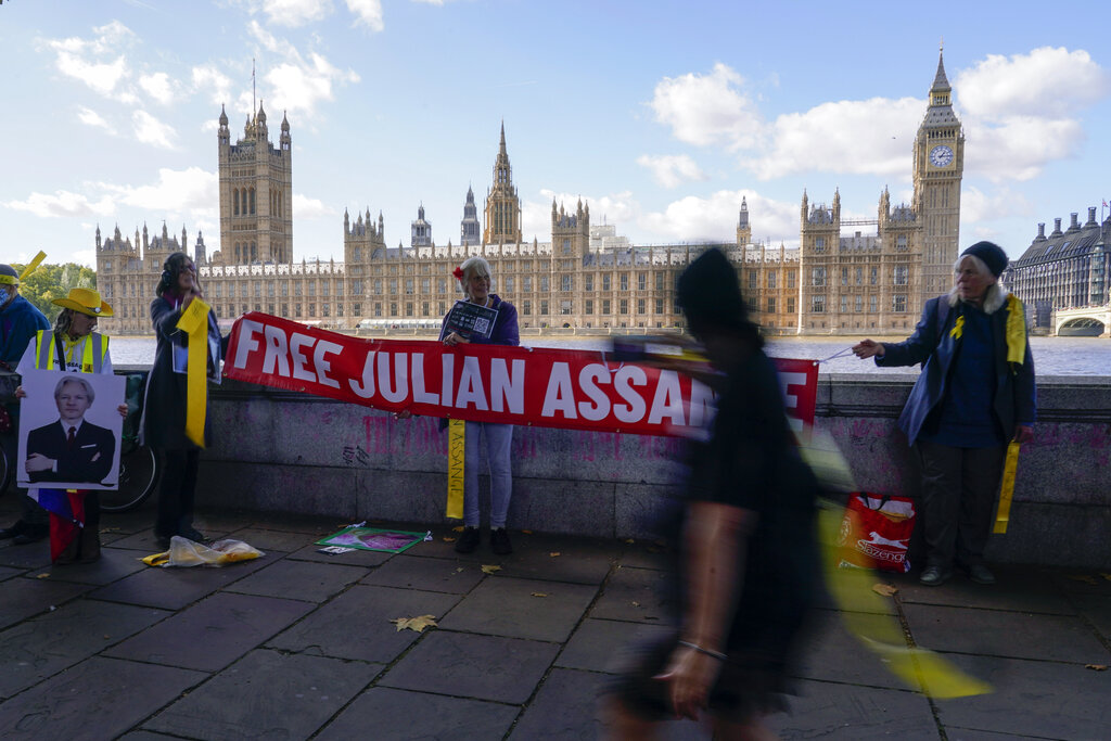 People form a human chain in support of Julian Assange, against his extradition to the US, in London, Saturday, Oct. 8, 2022. Demonstrators made a human chain around Parliament, to support WikiLeaks founder Julian Assange who is detained in Belmarsh Prison, after he has battled in British courts for years to avoid being sent to the U.S., where he faces 17 charges of espionage and one charge of computer misuse.  (AP Photo/Alberto Pezzali)