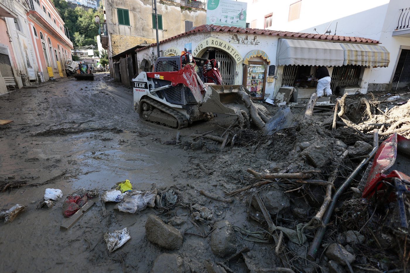 La devastazione provocata da una frana a Casamicciola, Ischia. Foto Alessandro Garofalo/LaPresse.