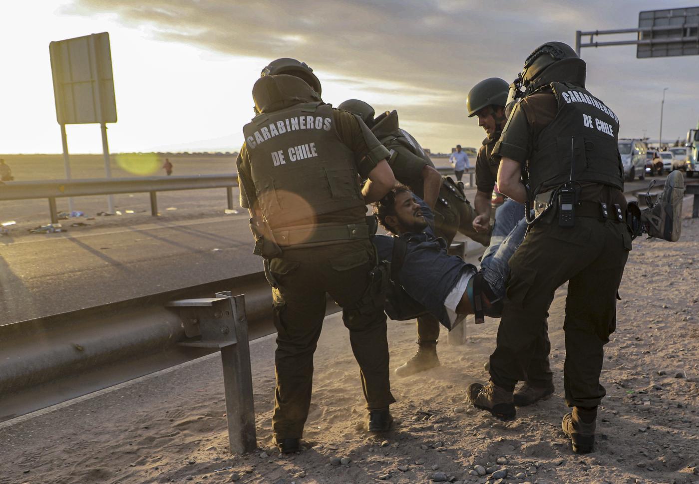 A migrant is detained by Chilean Police as he blocked the highway on the Chile-Peru border, near Arica, Chile, Tuesday, May 2, 2023. A migration crisis at the border between Chile and Peru has intensified as migrants who claim the want to go home remained stranded, unable to enter Peru. (AP Photo/Agustin Mercado)

Associated Press/LaPresse
Only Italy and Spain