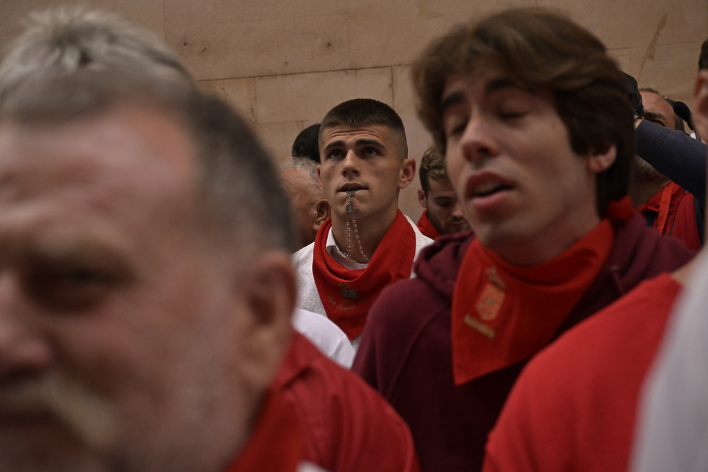 Reveller concentrates before running with La Palmosilla's fighting bulls during the first day of the running of the bulls at the San Fermin fiestas in Pamplona, northern Spain, Friday, July 7, 2023. (AP Photo/Alvaro Barrientos)